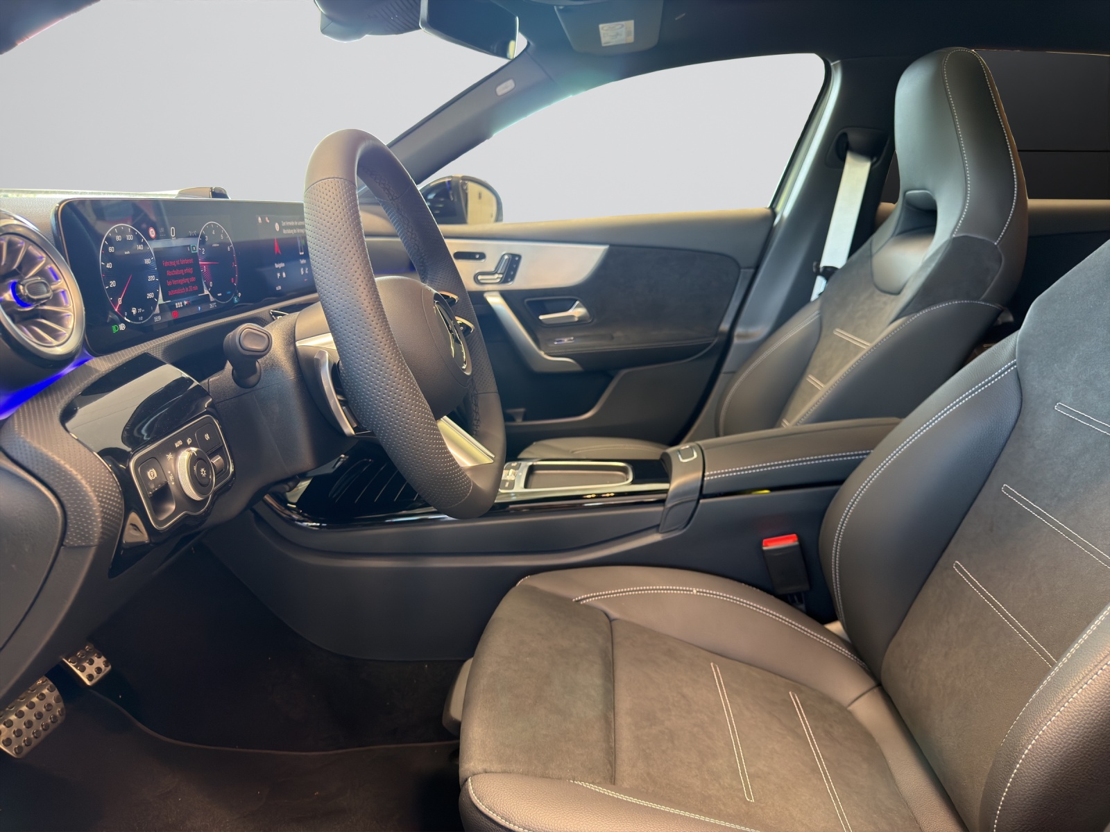 MERCEDES-BENZ A 220 4Matic 8G-DCT-image-7