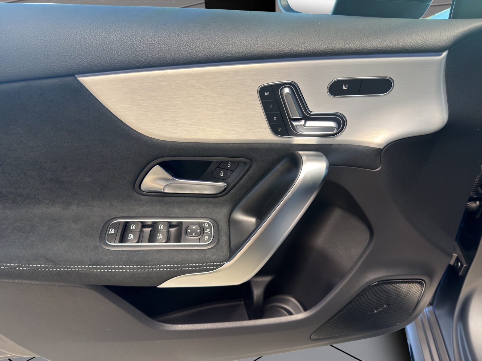 MERCEDES-BENZ A 220 4Matic 8G-DCT-image-12