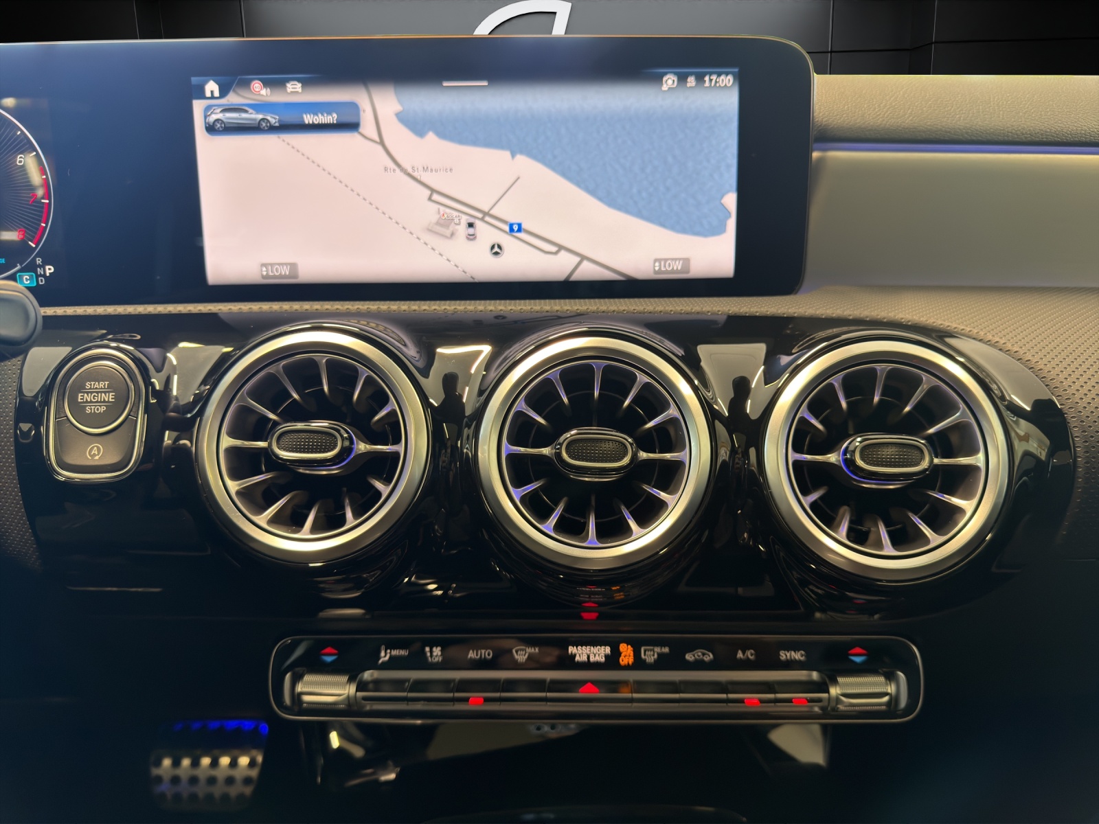 MERCEDES-BENZ A 220 4Matic 8G-DCT-image-11