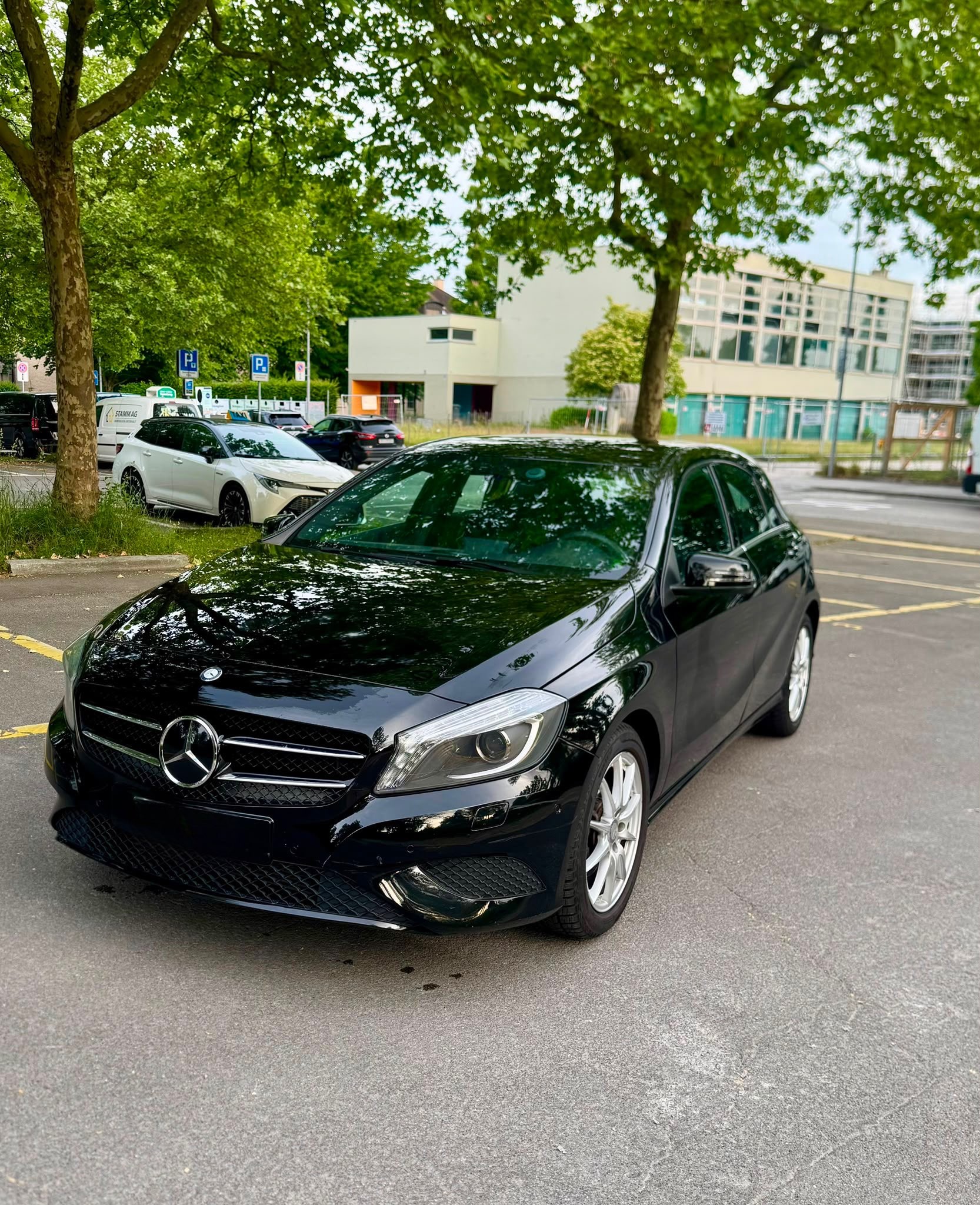 MERCEDES-BENZ A 180-image-0