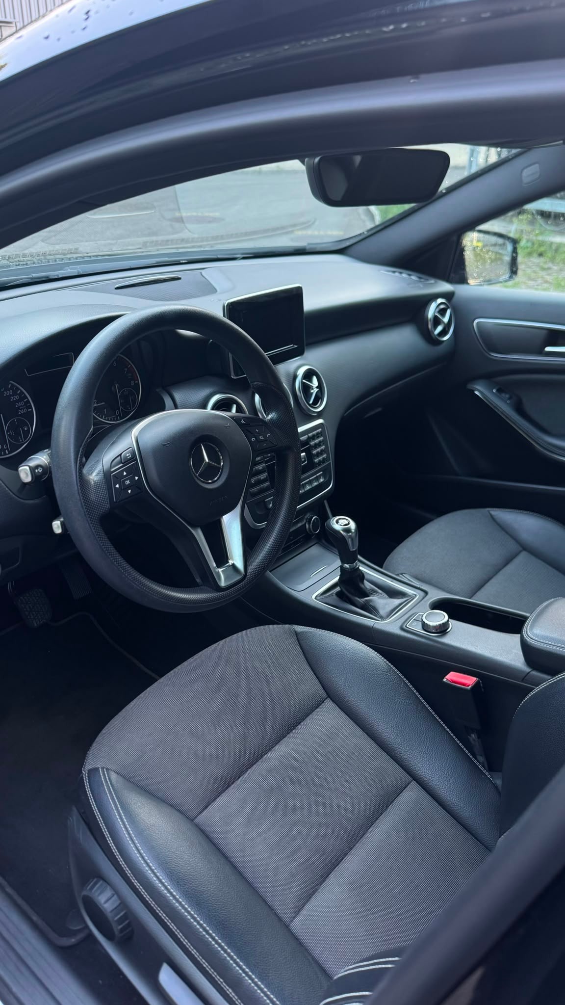 MERCEDES-BENZ A 180-image-3