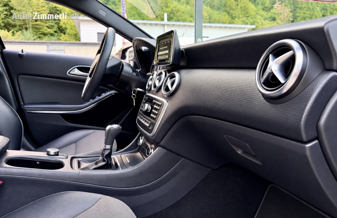 MERCEDES-BENZ A 180-image-7