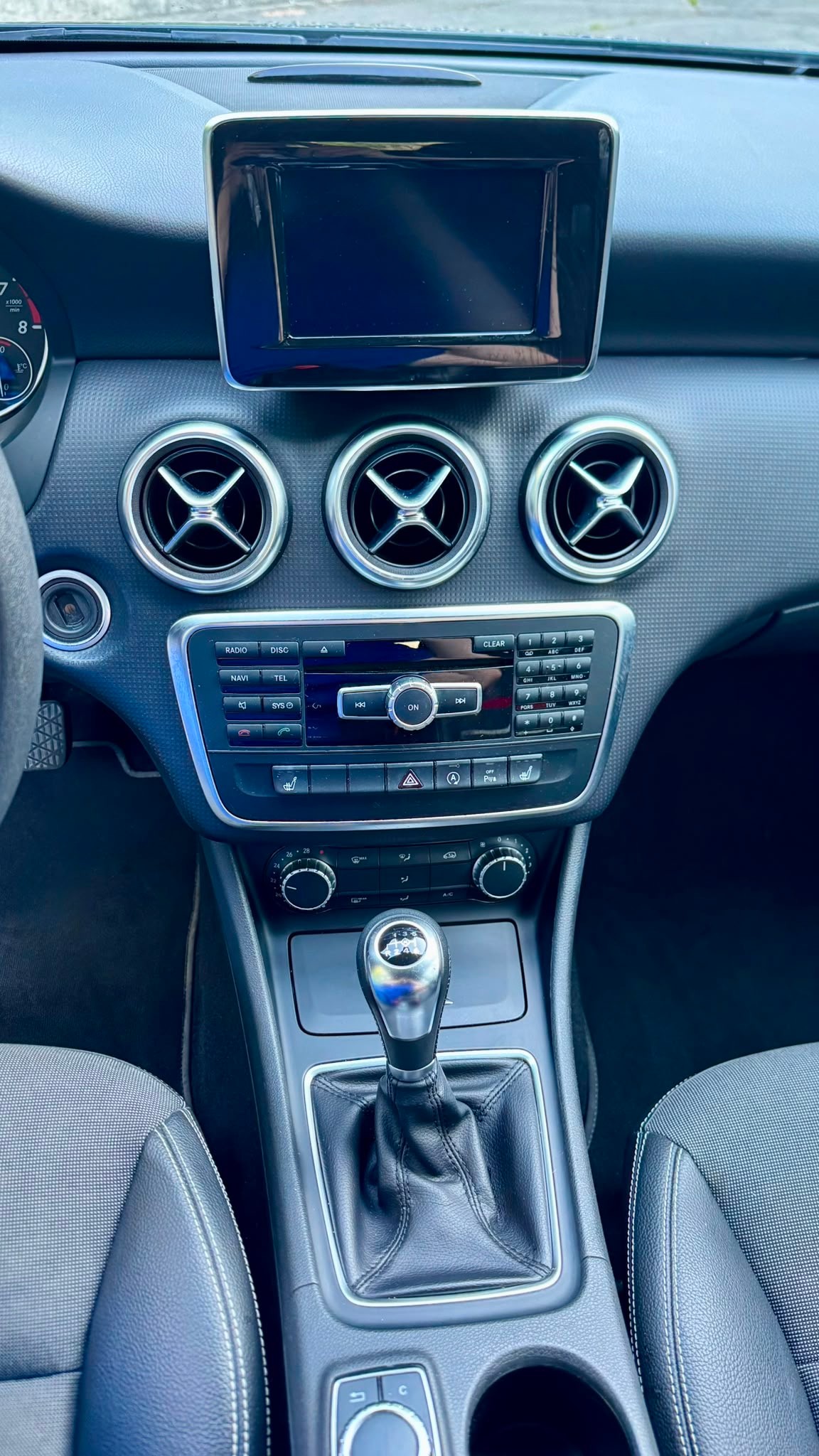 MERCEDES-BENZ A 180-image-5