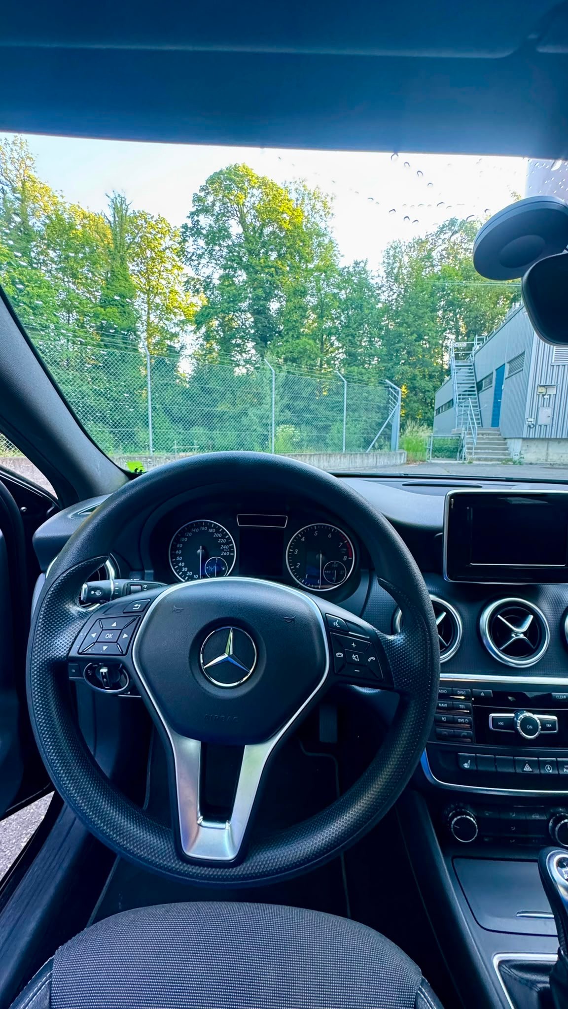 MERCEDES-BENZ A 180-image-4