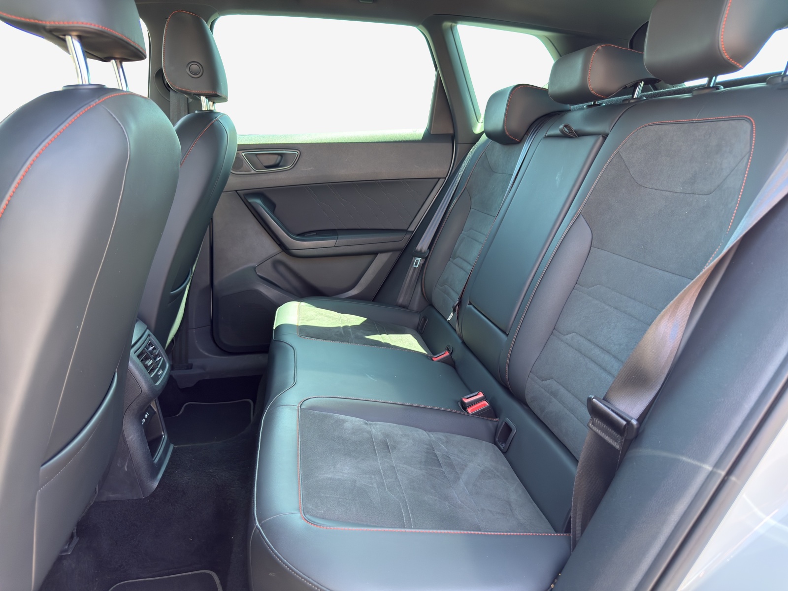 SEAT Ateca 2.0 TSI Hola FR 4Drive DSG-image-11