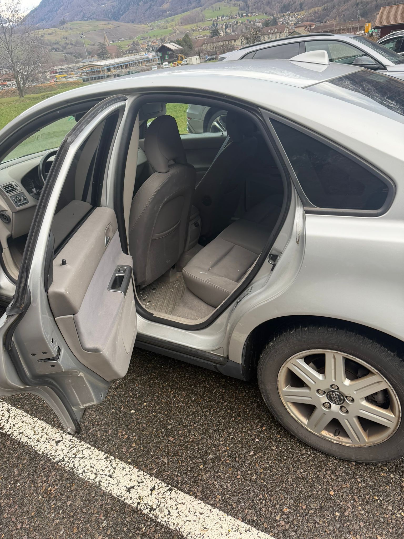 VOLVO 2.4i 20V Basis-image-0