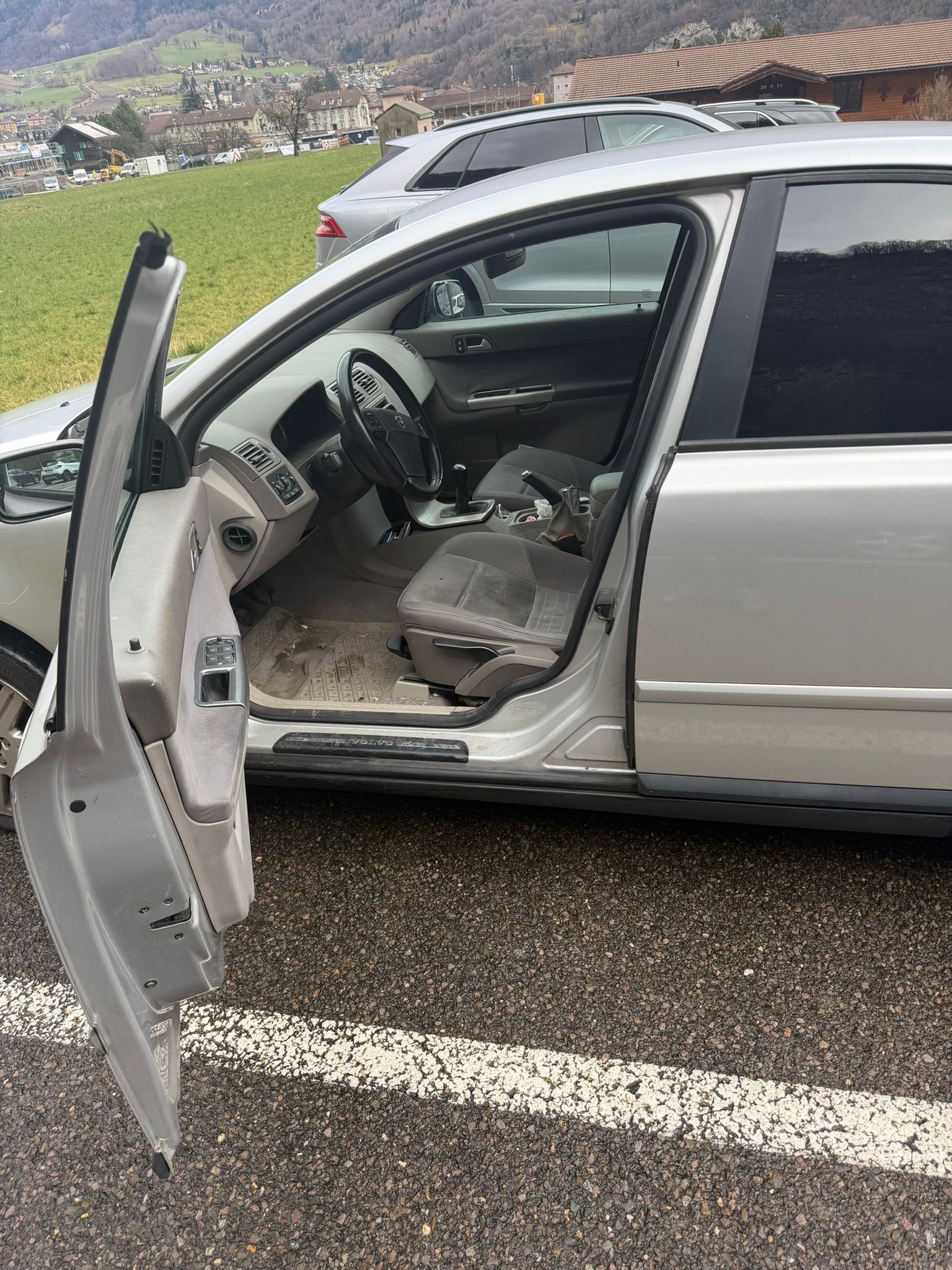 VOLVO 2.4i 20V Basis-image-5