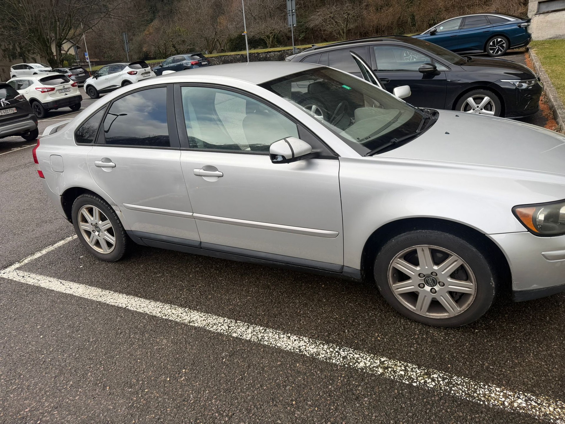 VOLVO 2.4i 20V Basis-image-4