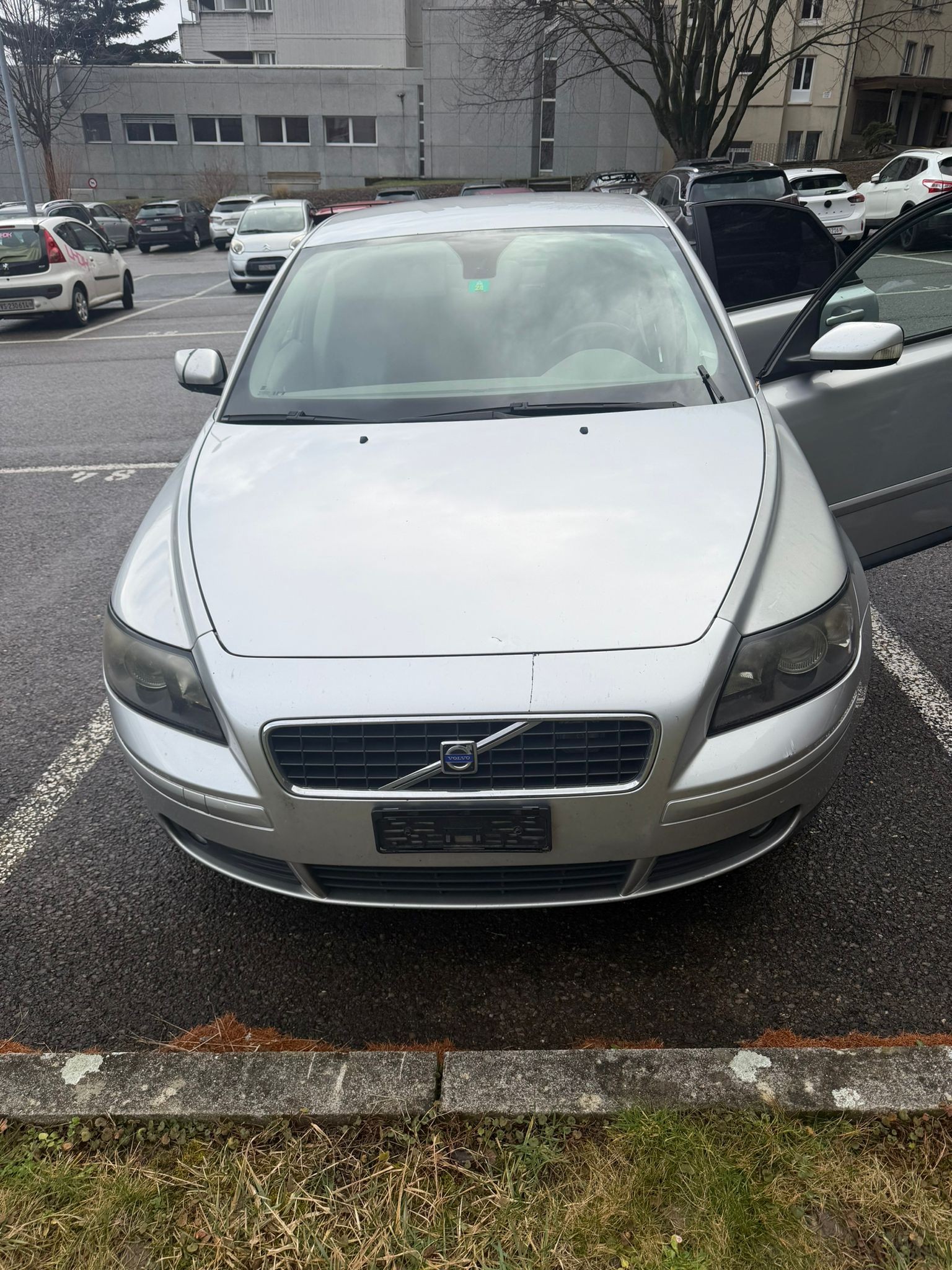 VOLVO 2.4i 20V Basis-image-1