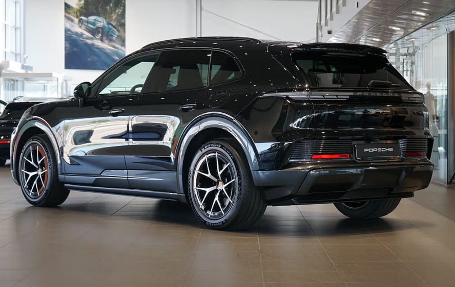 PORSCHE Cayenne Electric 113 kWh-image-1