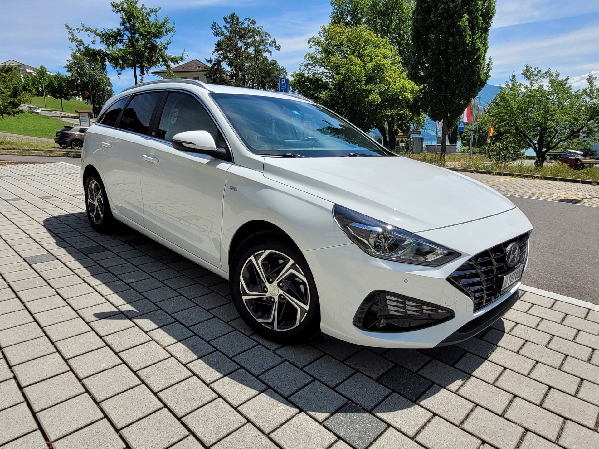 HYUNDAI 1.5 T-GDi Amplia-image-0