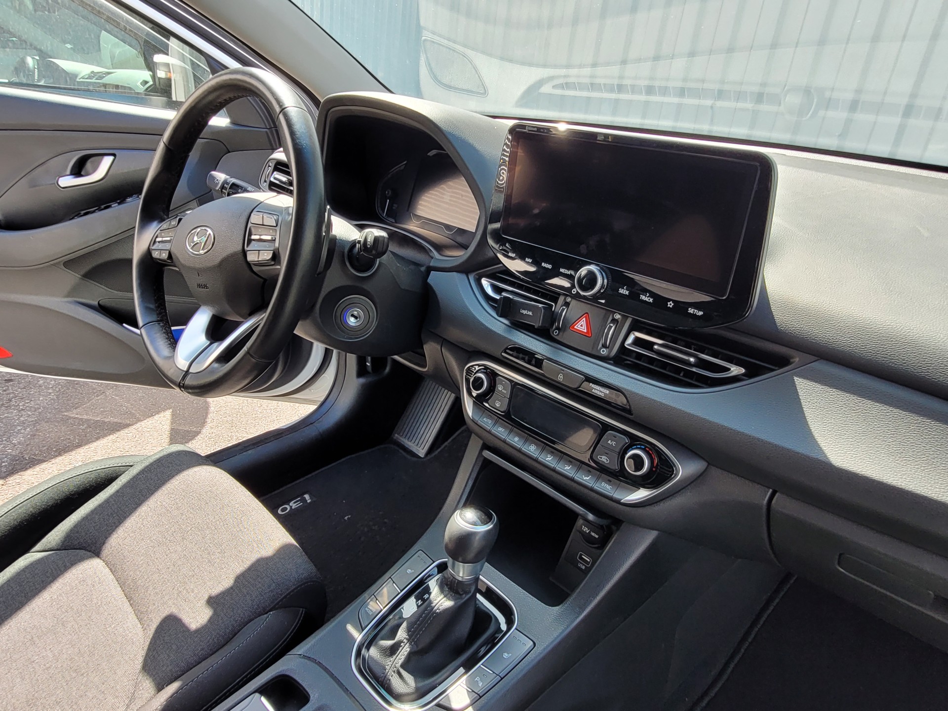 HYUNDAI 1.5 T-GDi Amplia-image-2