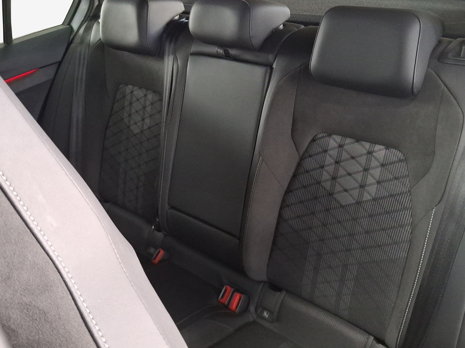 VW Golf 2.0 TSI R-Line DSG 4 Motion-image-11