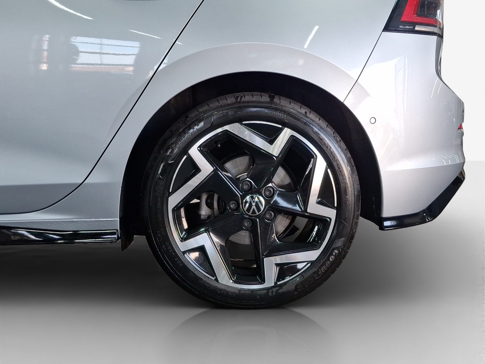 VW Golf 2.0 TSI R-Line DSG 4 Motion-image-13