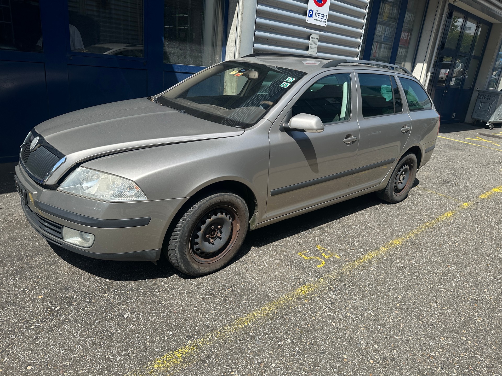 SKODA Octavia 2.0 TDI Ambiente-image-0
