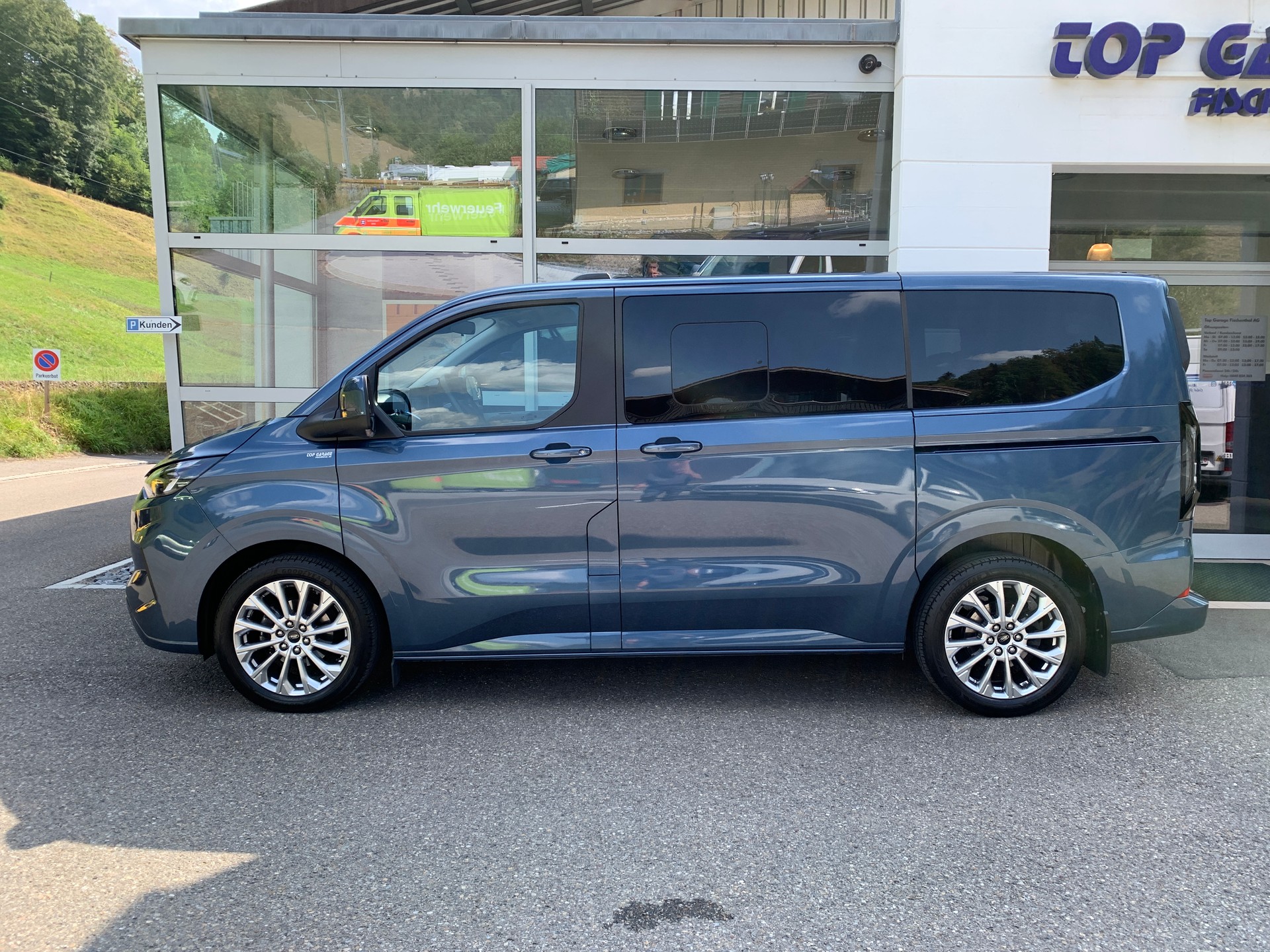 FORD Tourneo Bus 320 L1H1 Titanium Automat 4x4-image-3