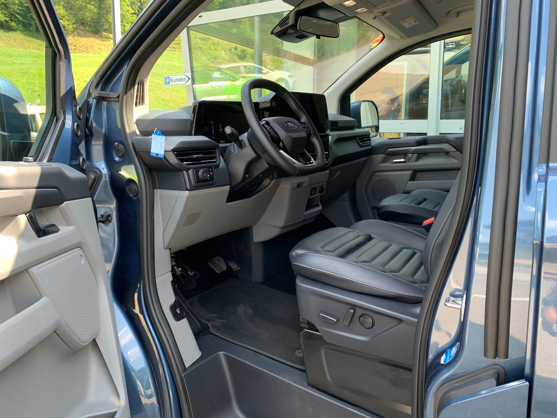 FORD Tourneo Bus 320 L1H1 Titanium Automat 4x4-image-8