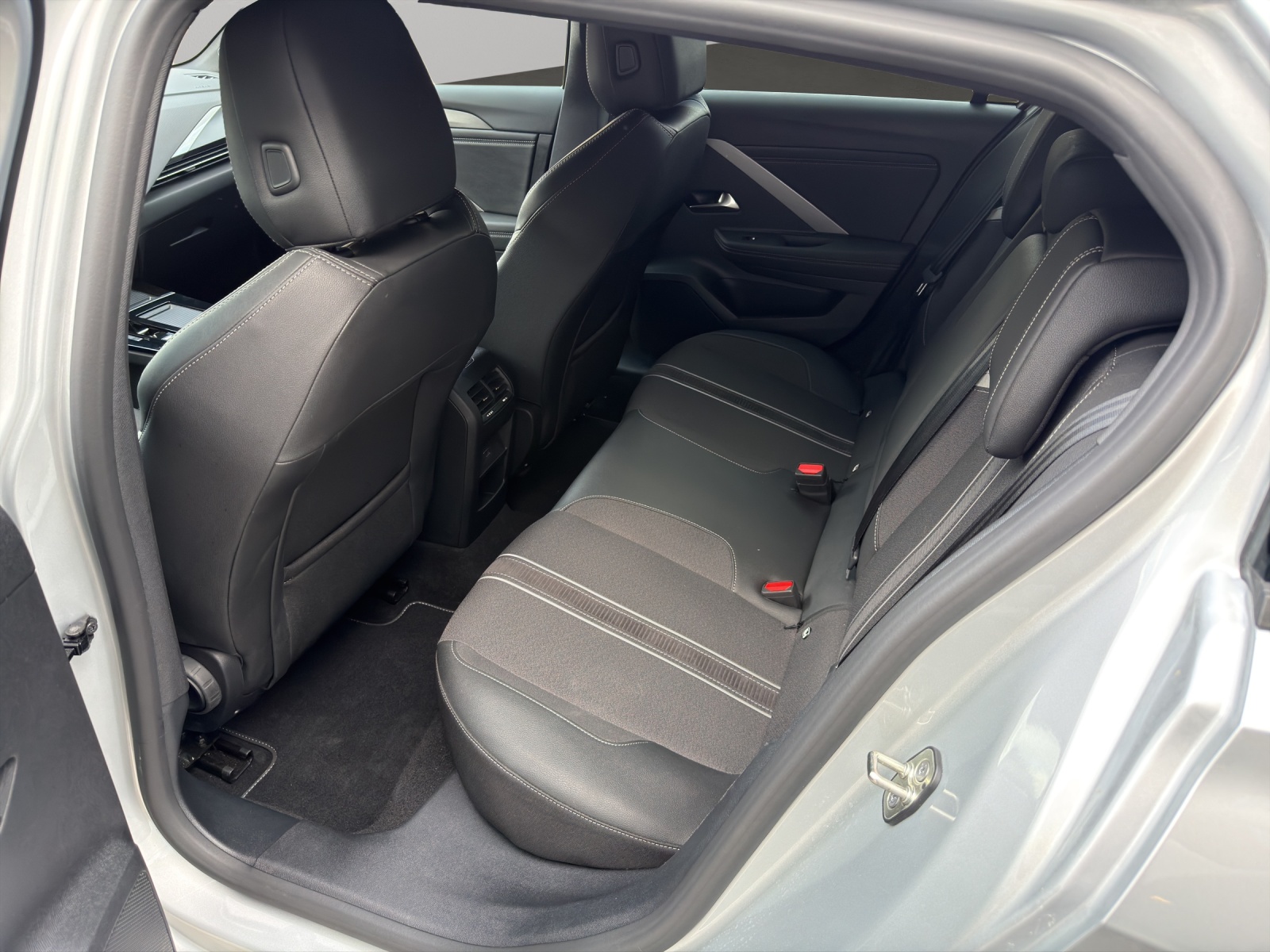 OPEL Astra 1.6 T PHEV 180 Swiss Plu-image-4