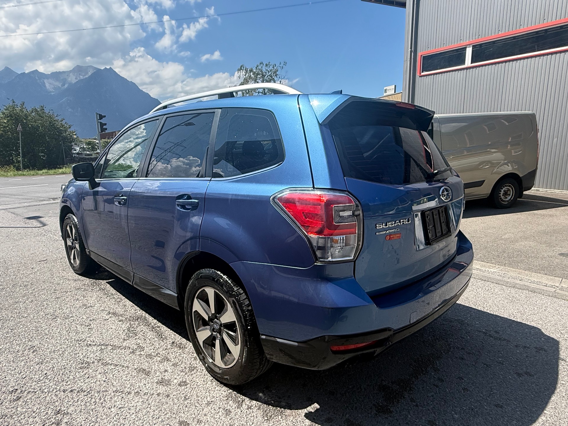 SUBARU Forester 2.0D Luxury-image-4
