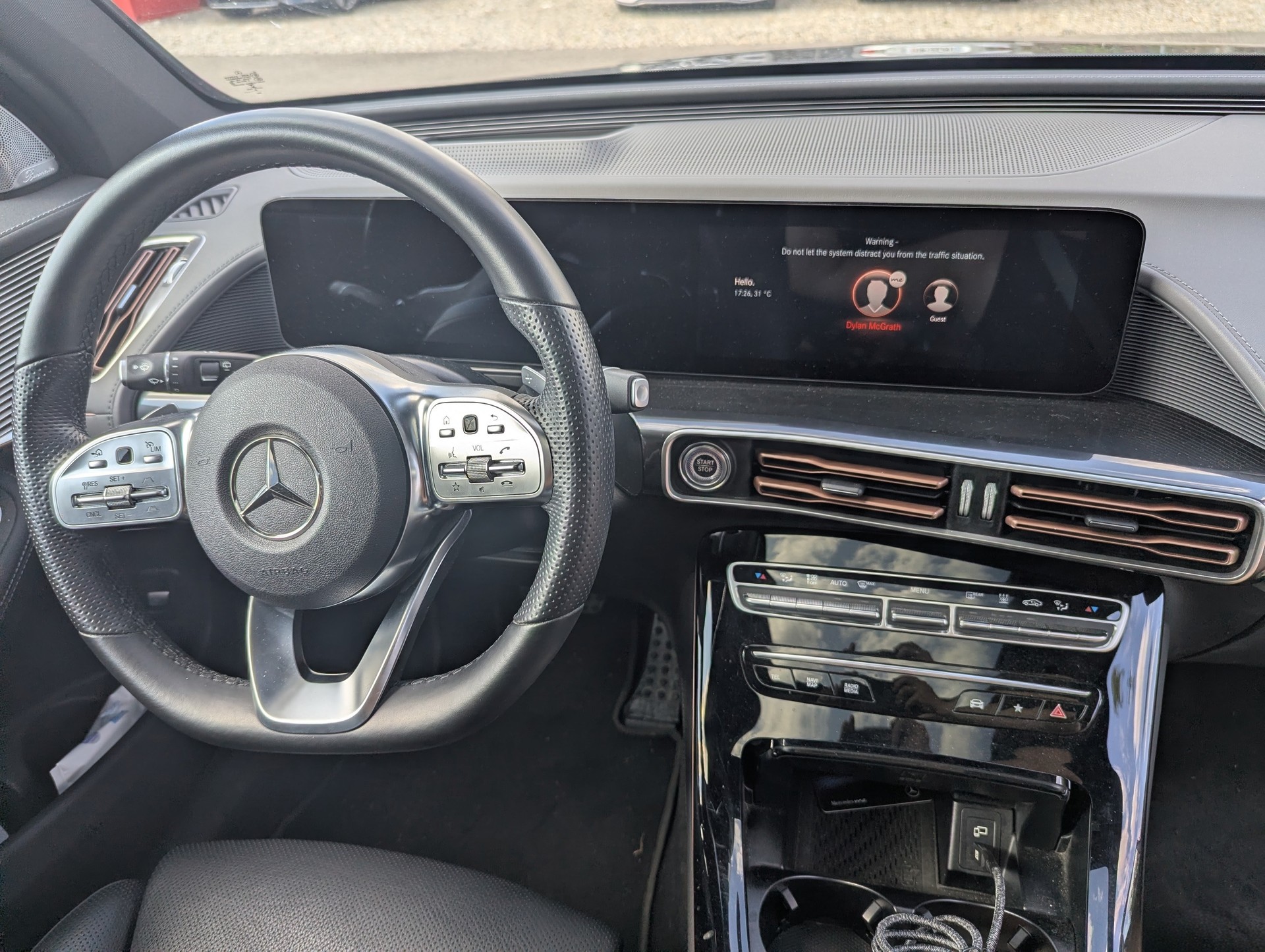 MERCEDES-BENZ EQC 400 AMG Line 4matic-image-3