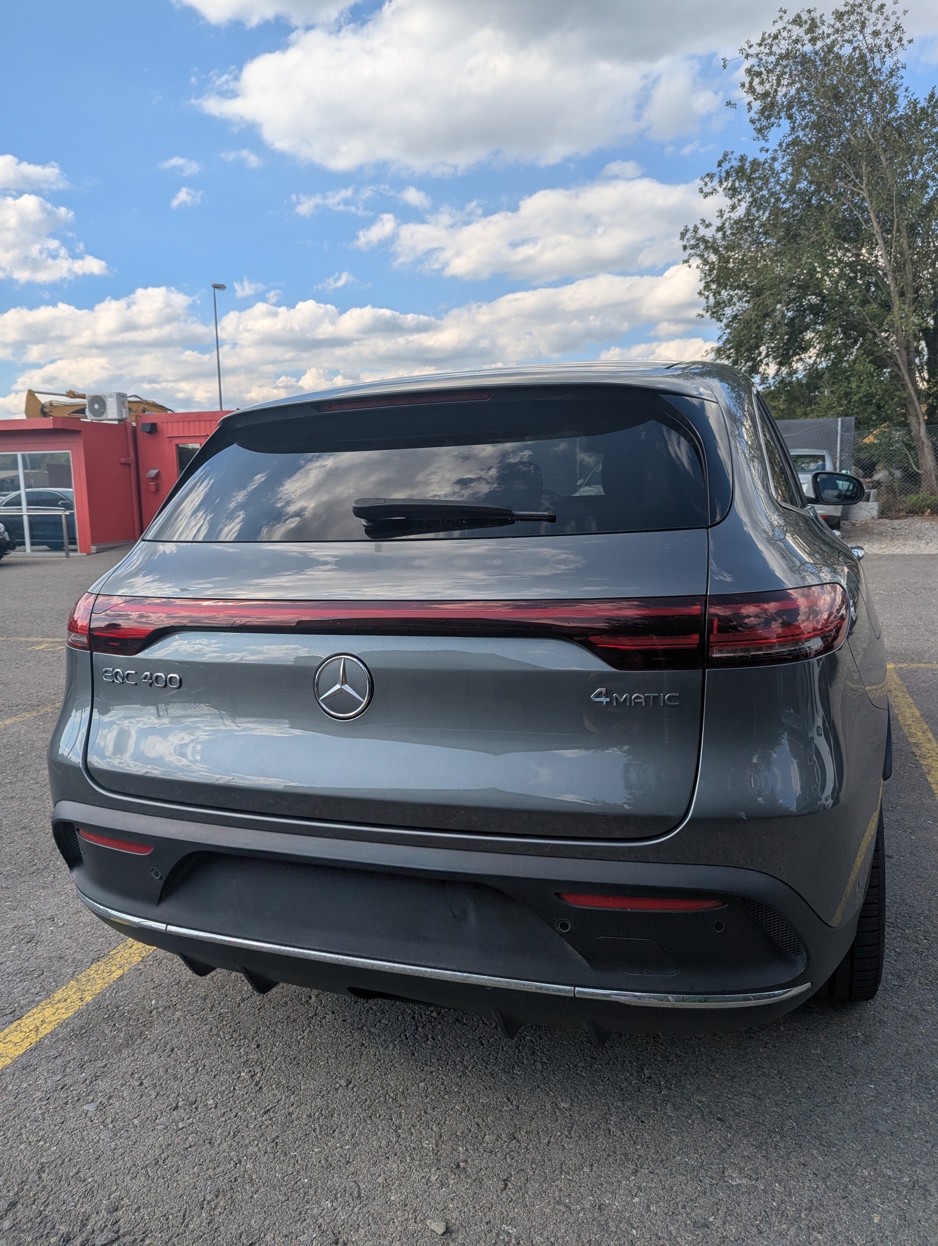MERCEDES-BENZ EQC 400 AMG Line 4matic-image-2