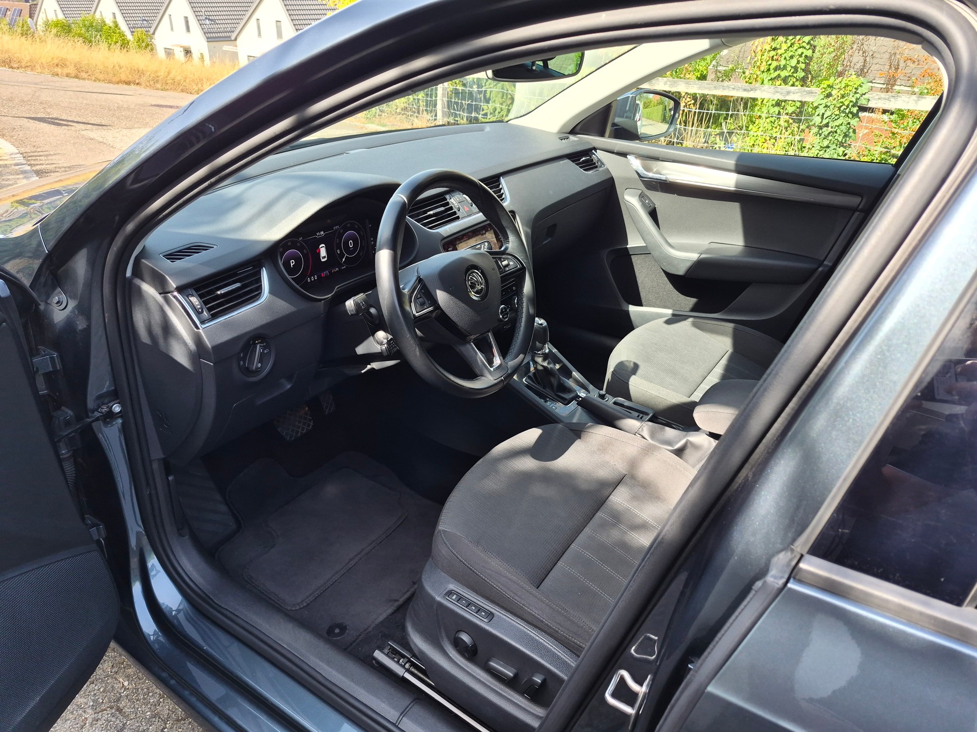 SKODA Combi 2.0 TSI Style 4x4 DSG-image-6