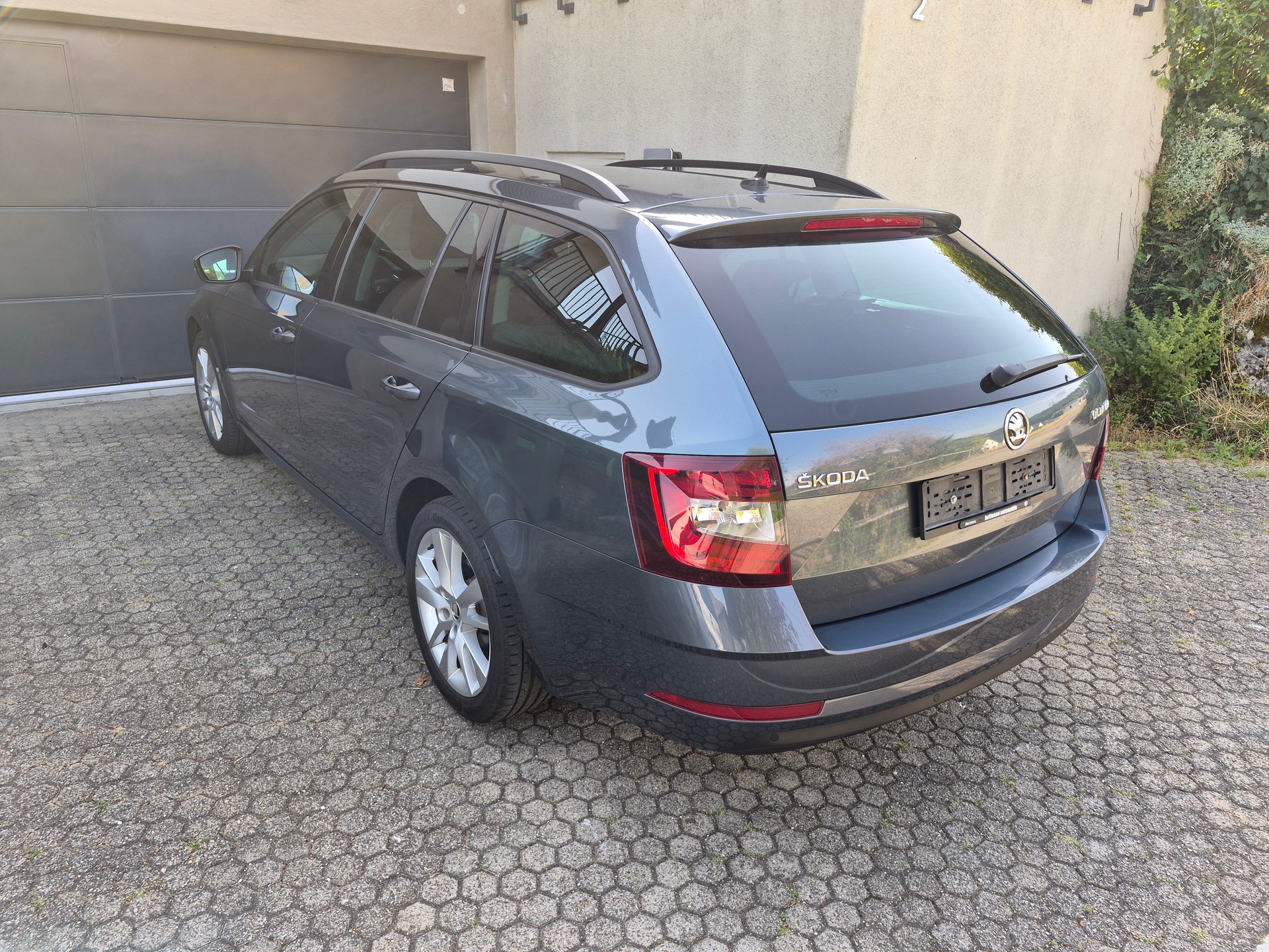 SKODA Combi 2.0 TSI Style 4x4 DSG-image-4