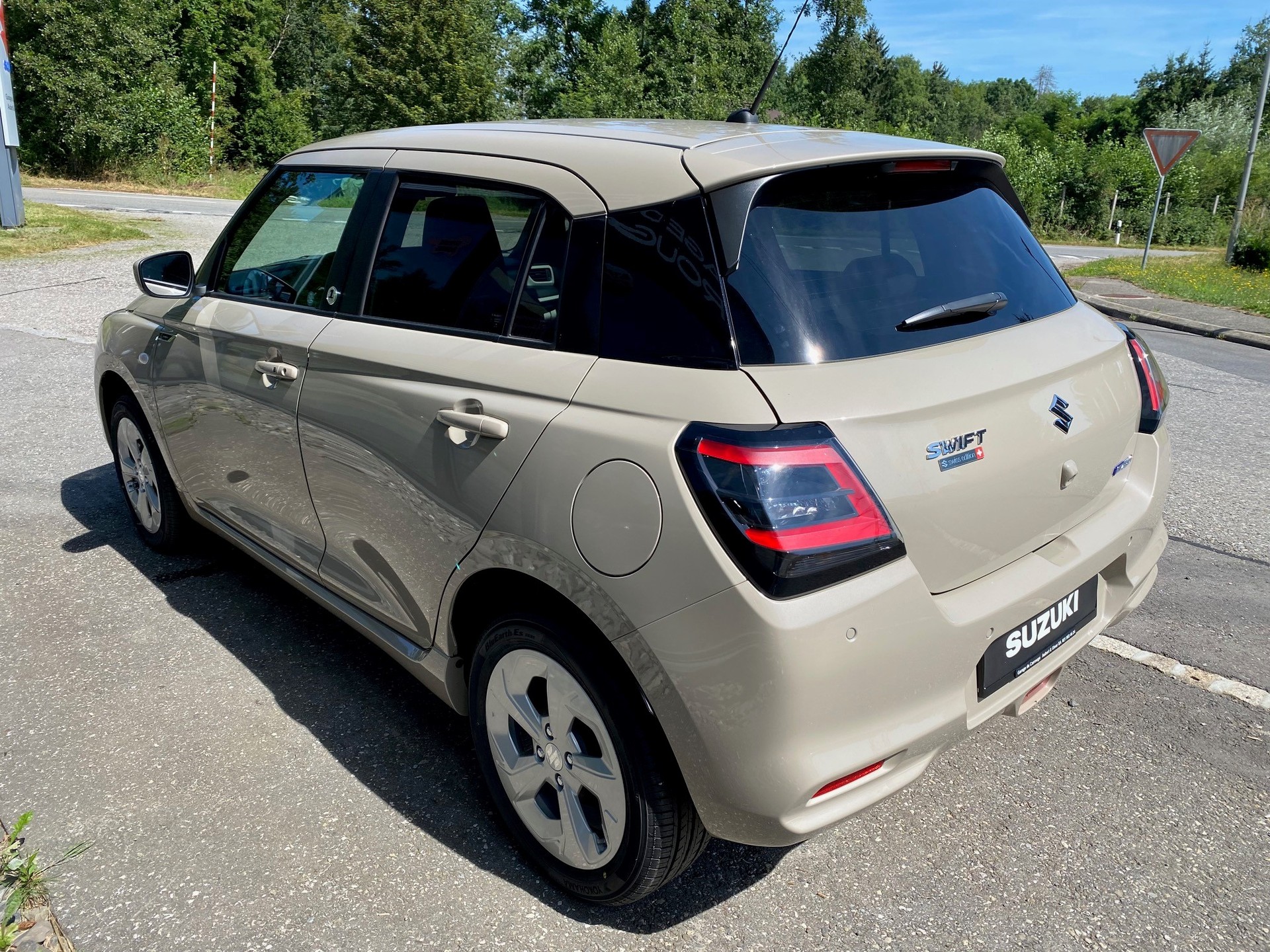 SUZUKI Swift 1.2 1st Edition Hybrid 4x4-image-3