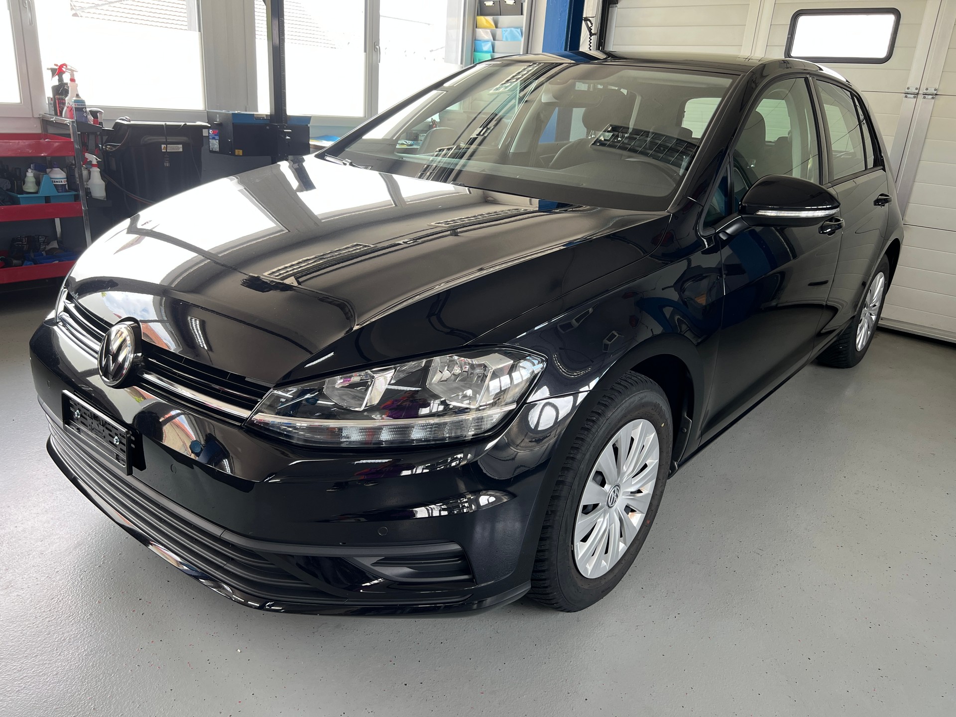 VW Golf 1.0 TSI Trendline-image-0