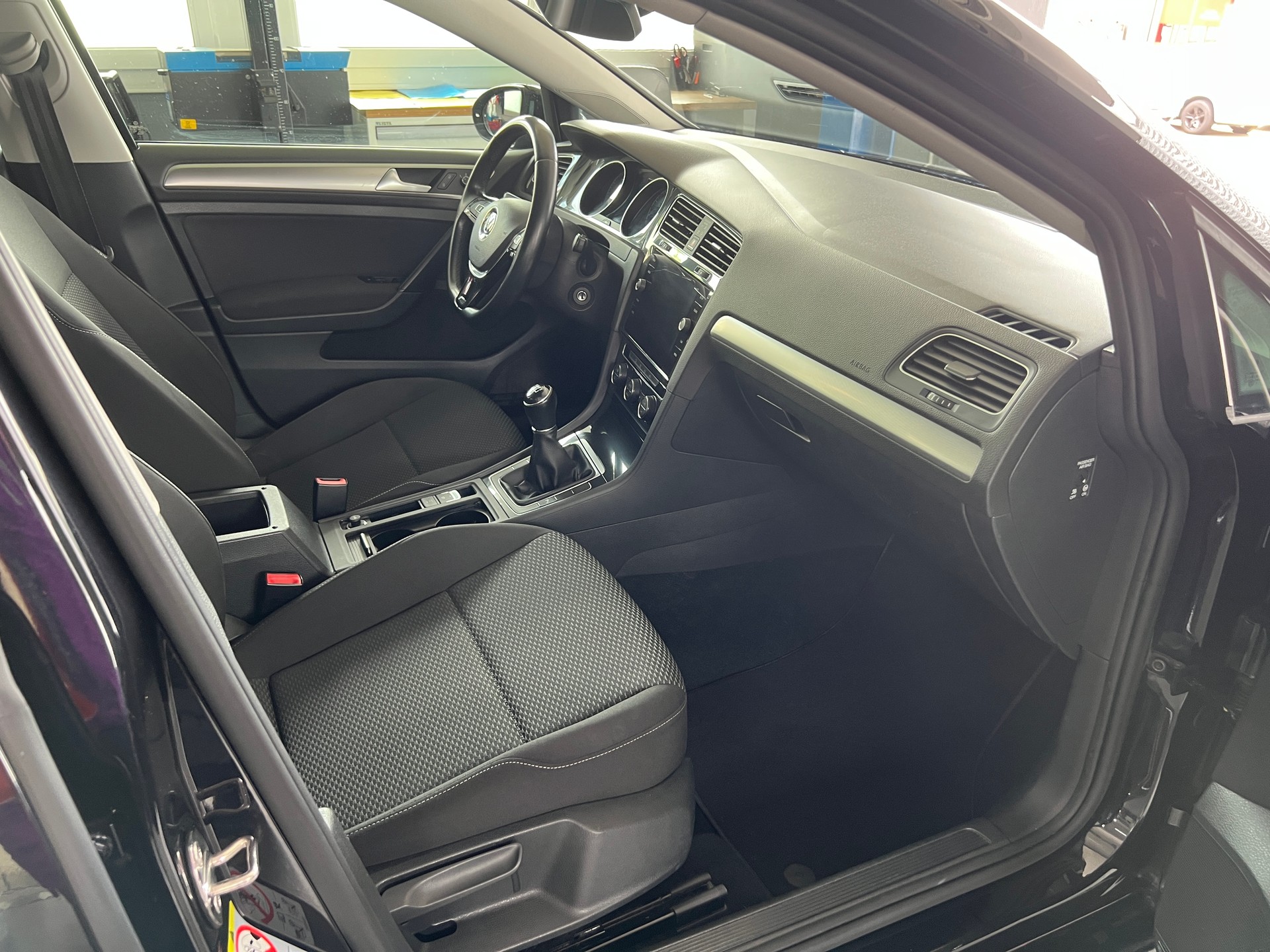 VW Golf 1.0 TSI Trendline-image-6