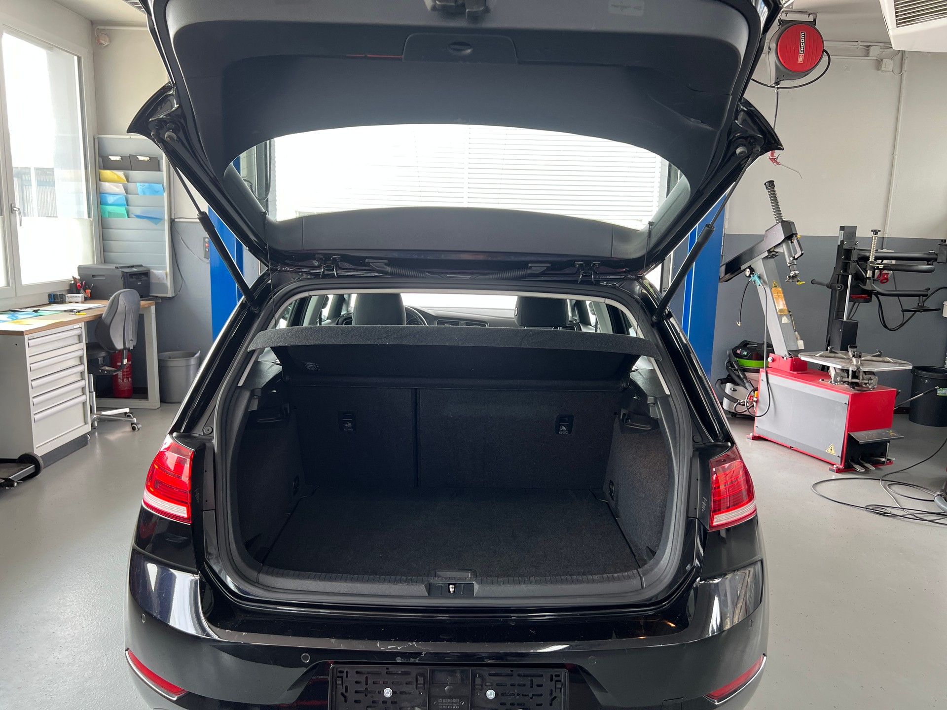 VW Golf 1.0 TSI Trendline-image-9