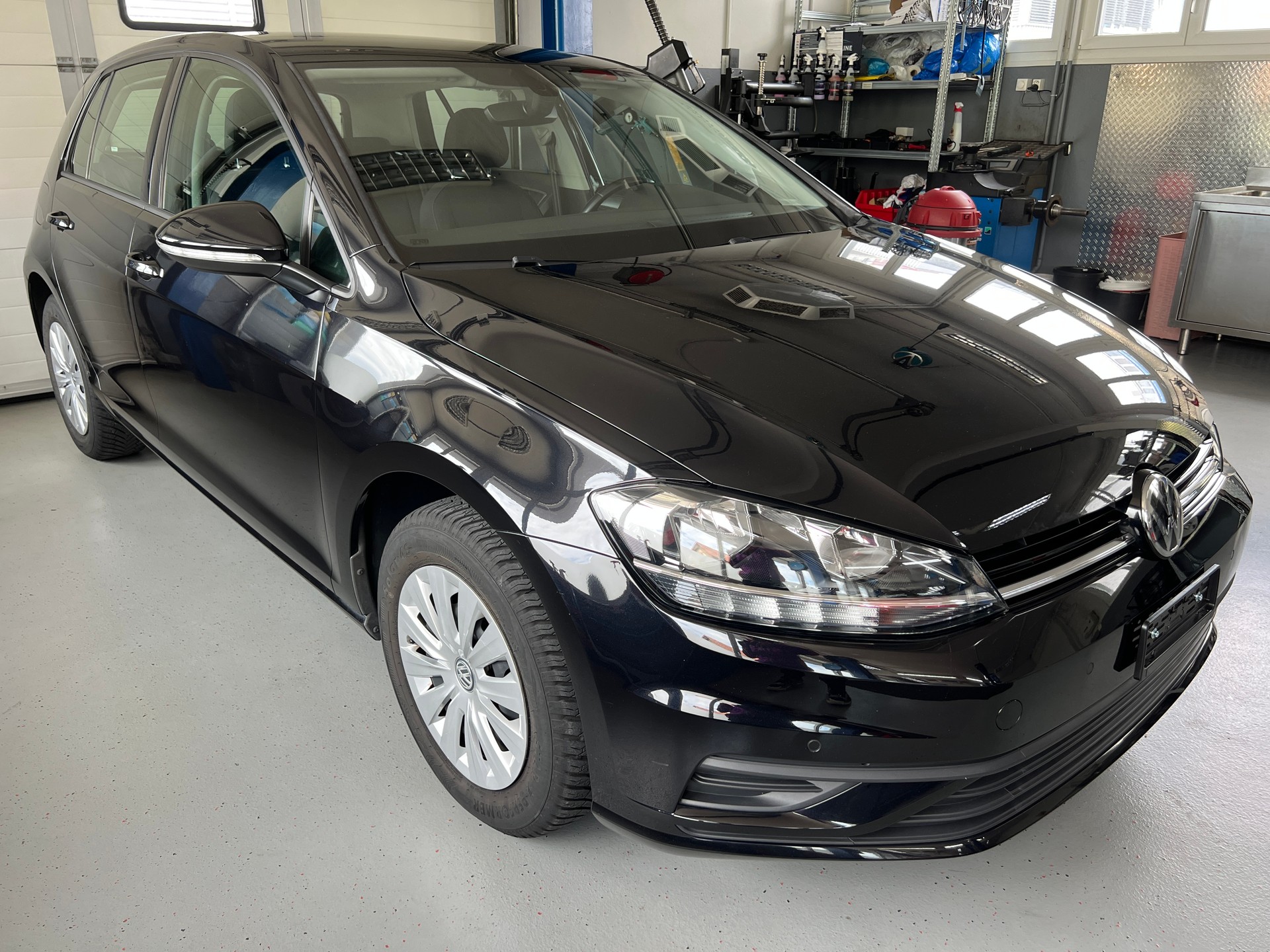 VW Golf 1.0 TSI Trendline-image-1