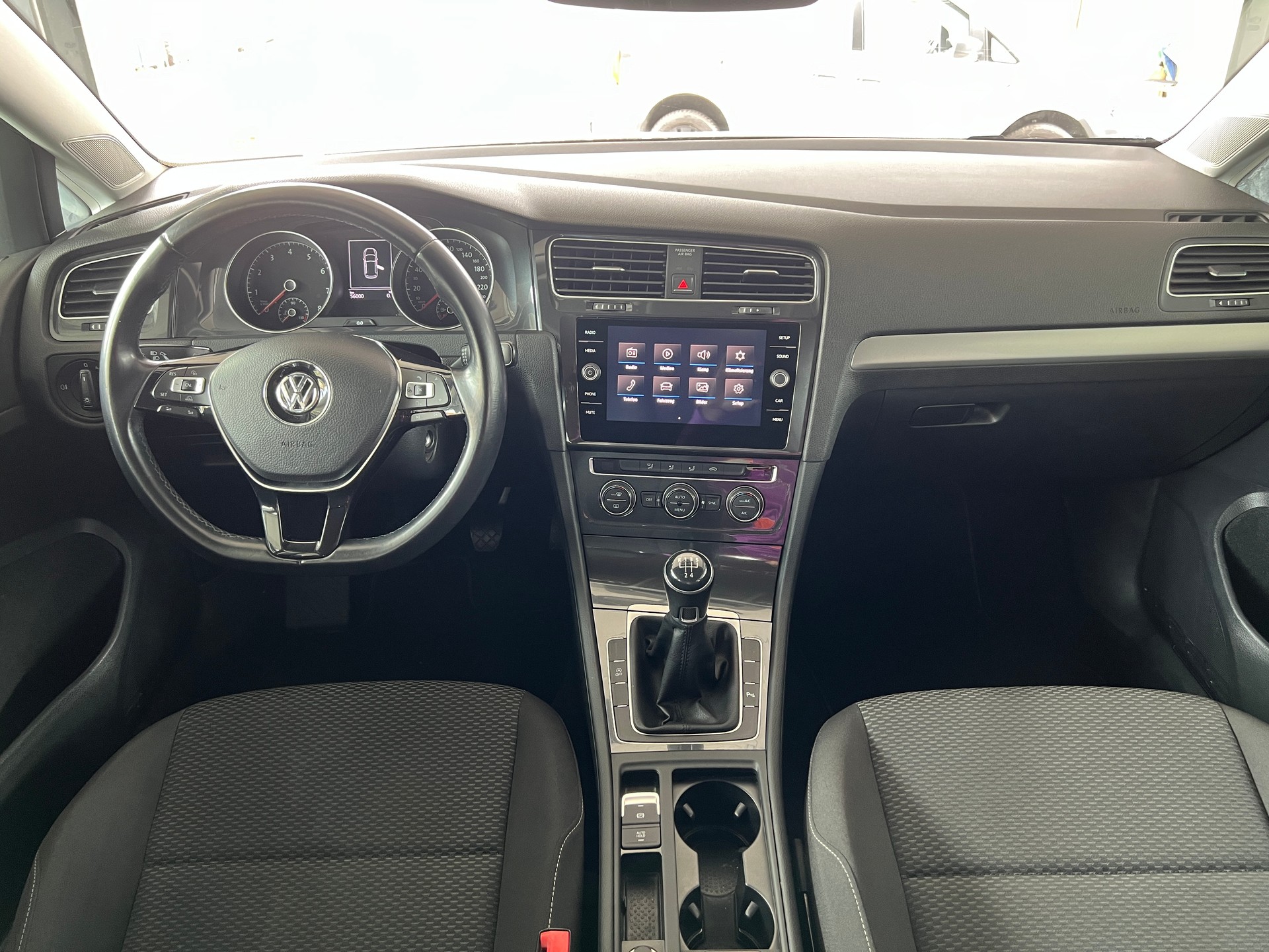 VW Golf 1.0 TSI Trendline-image-8