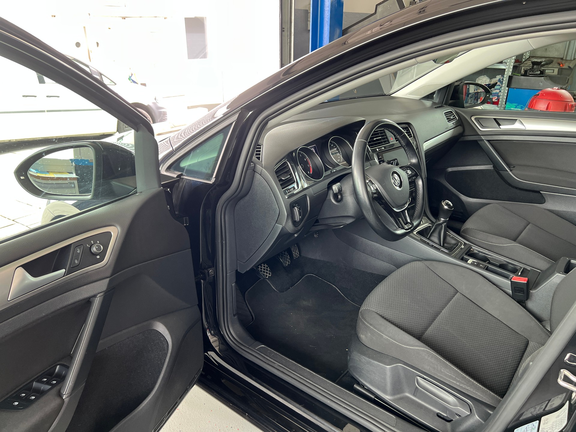 VW Golf 1.0 TSI Trendline-image-4
