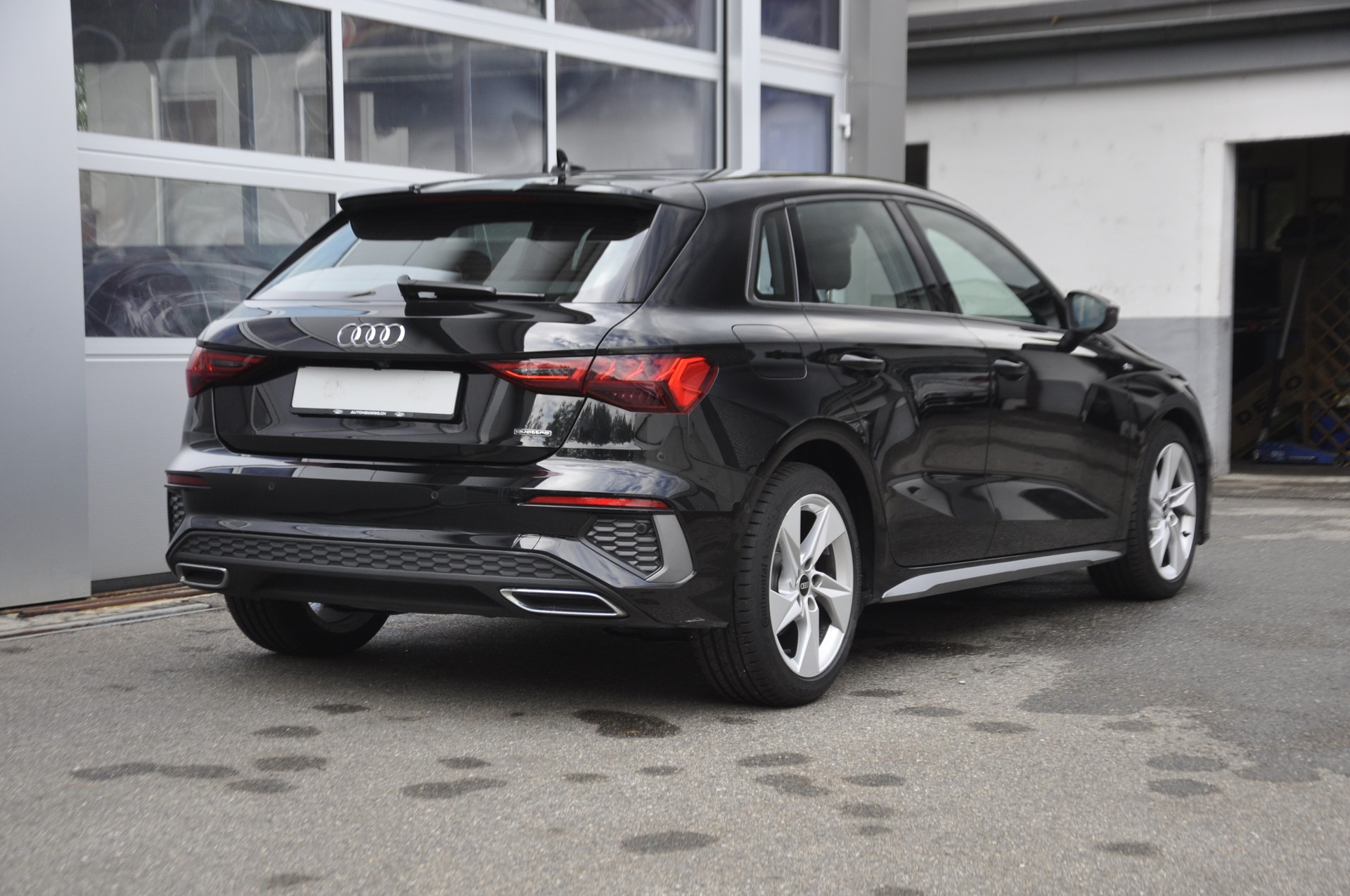 AUDI A3 Sportback 40 TDI S line S-tronic quattro-image-2