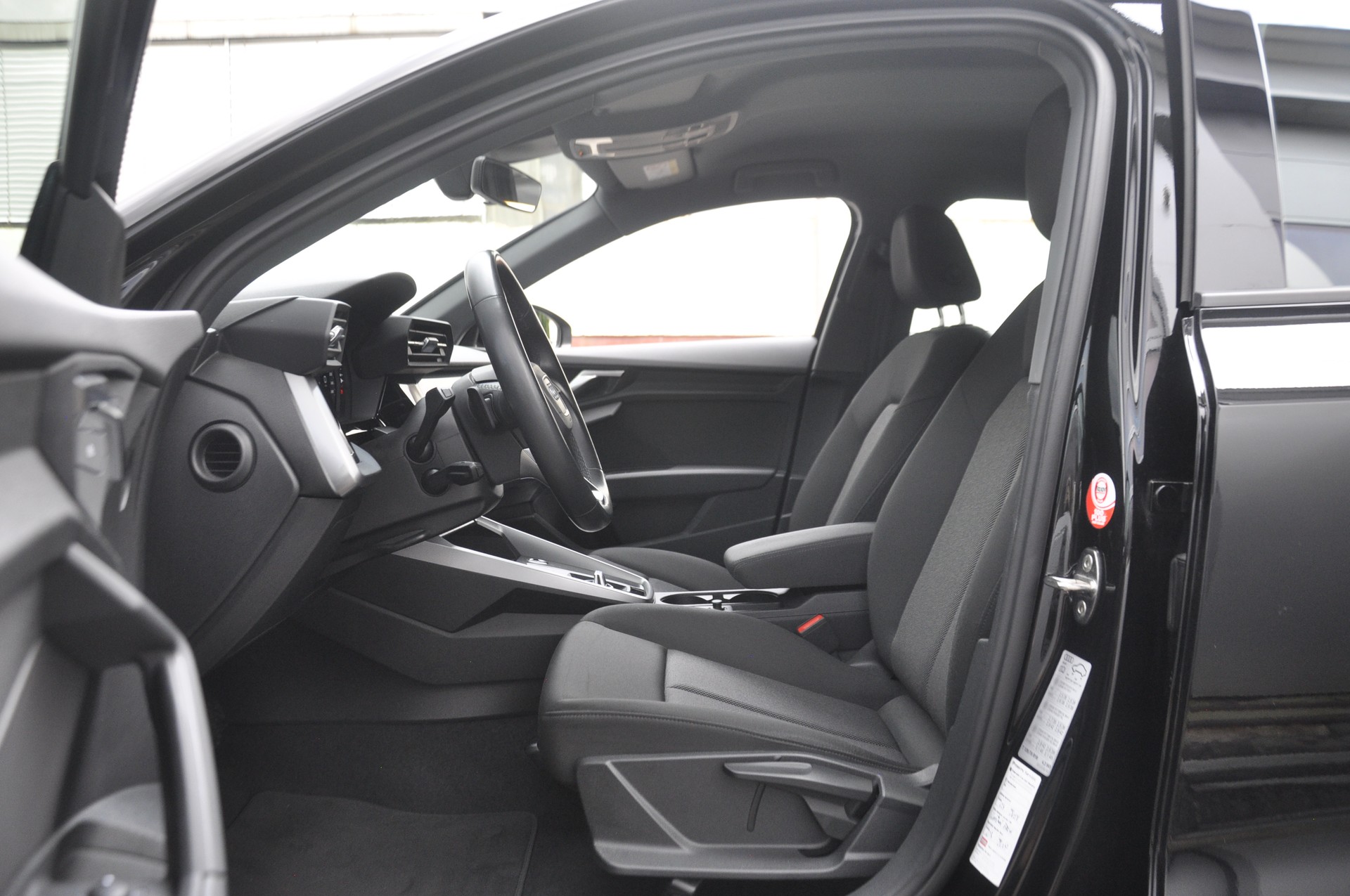 AUDI A3 Sportback 40 TDI S line S-tronic quattro-image-4