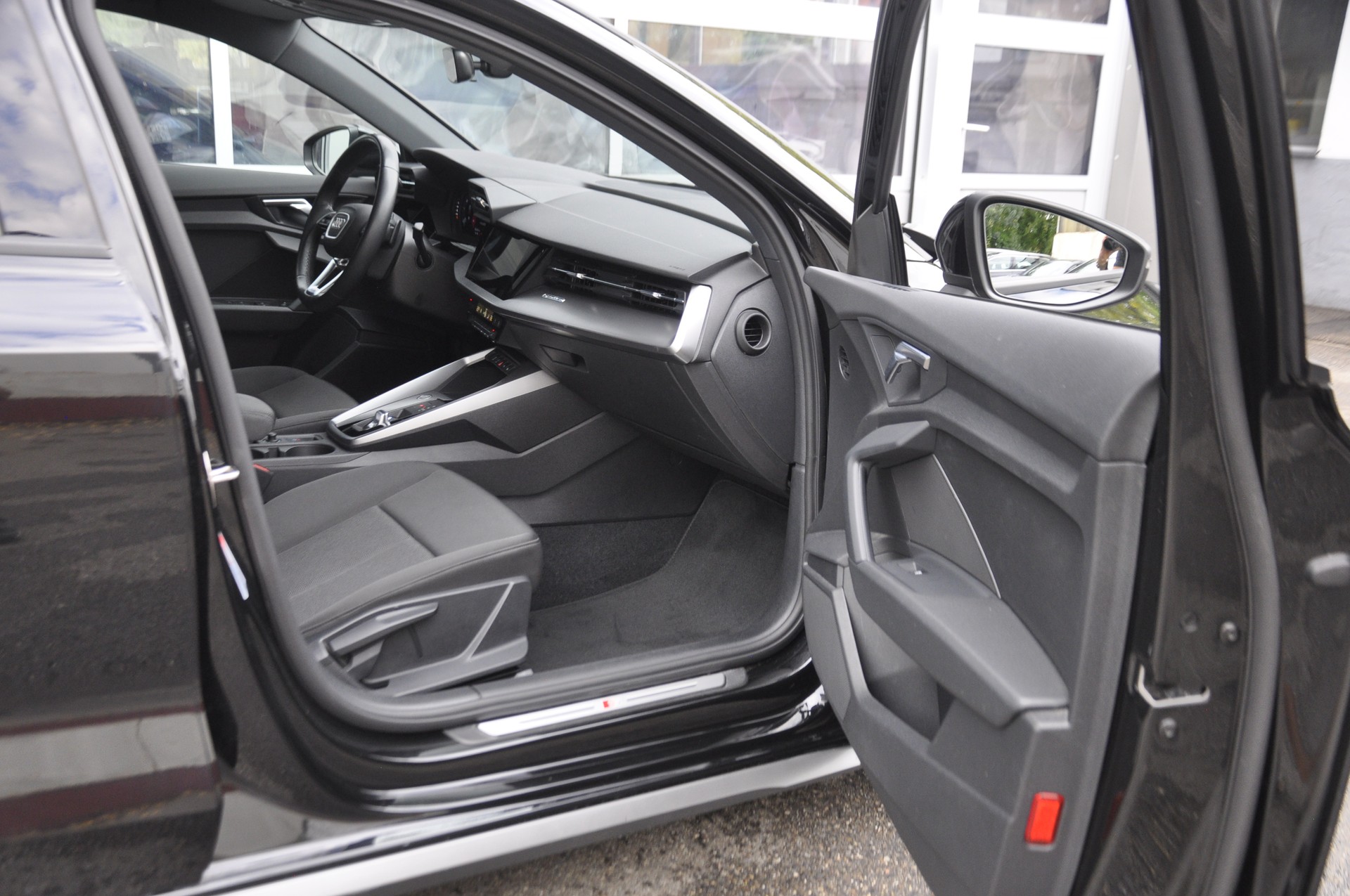 AUDI A3 Sportback 40 TDI S line S-tronic quattro-image-6