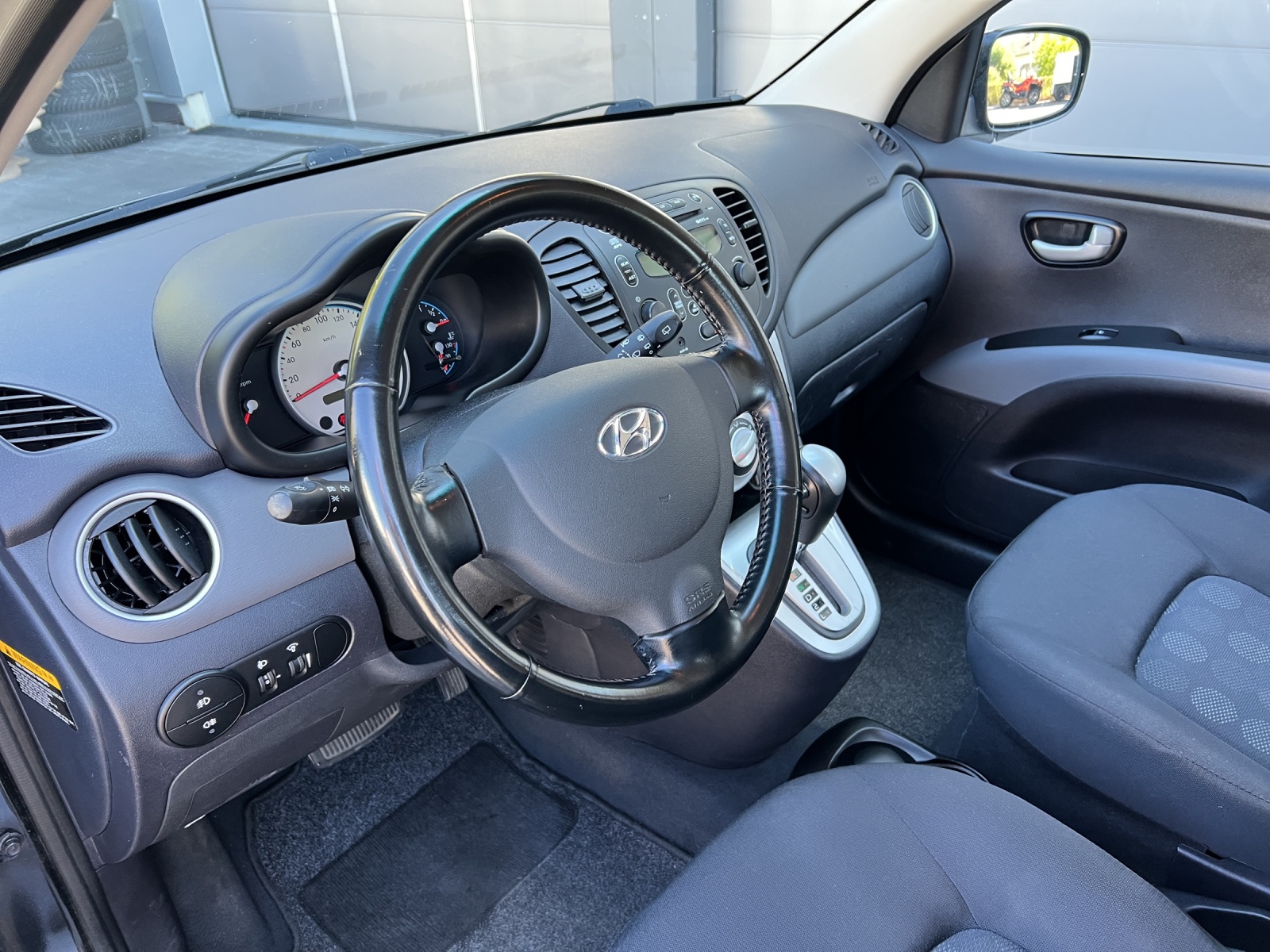 HYUNDAI i10 1.2 Style Automatic-image-10
