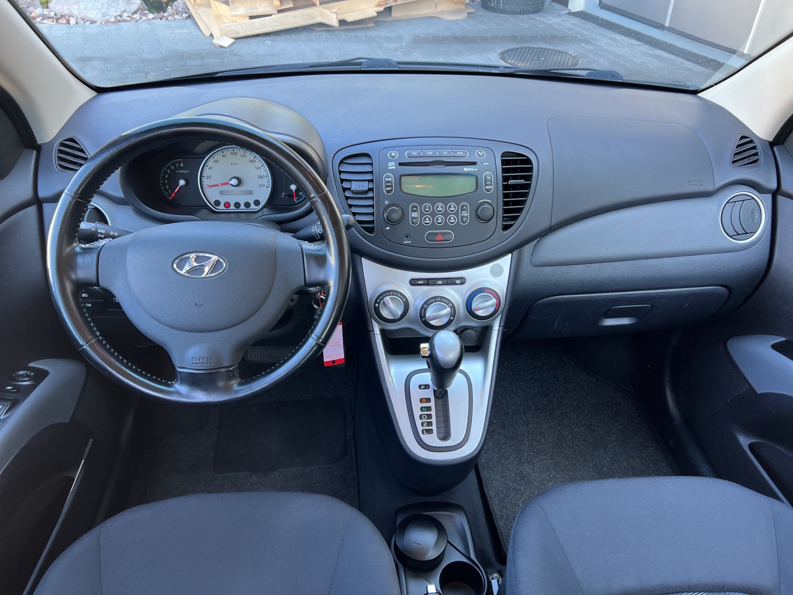 HYUNDAI i10 1.2 Style Automatic-image-9