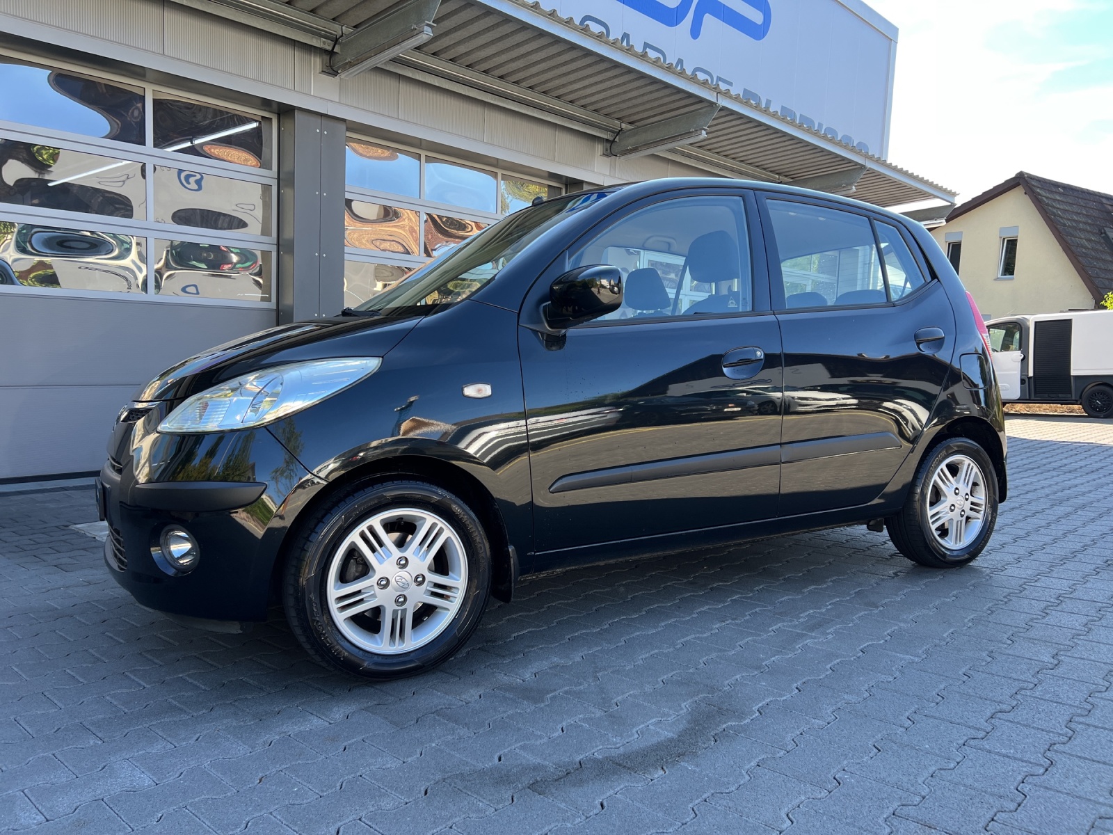 HYUNDAI i10 1.2 Style Automatic-image-0