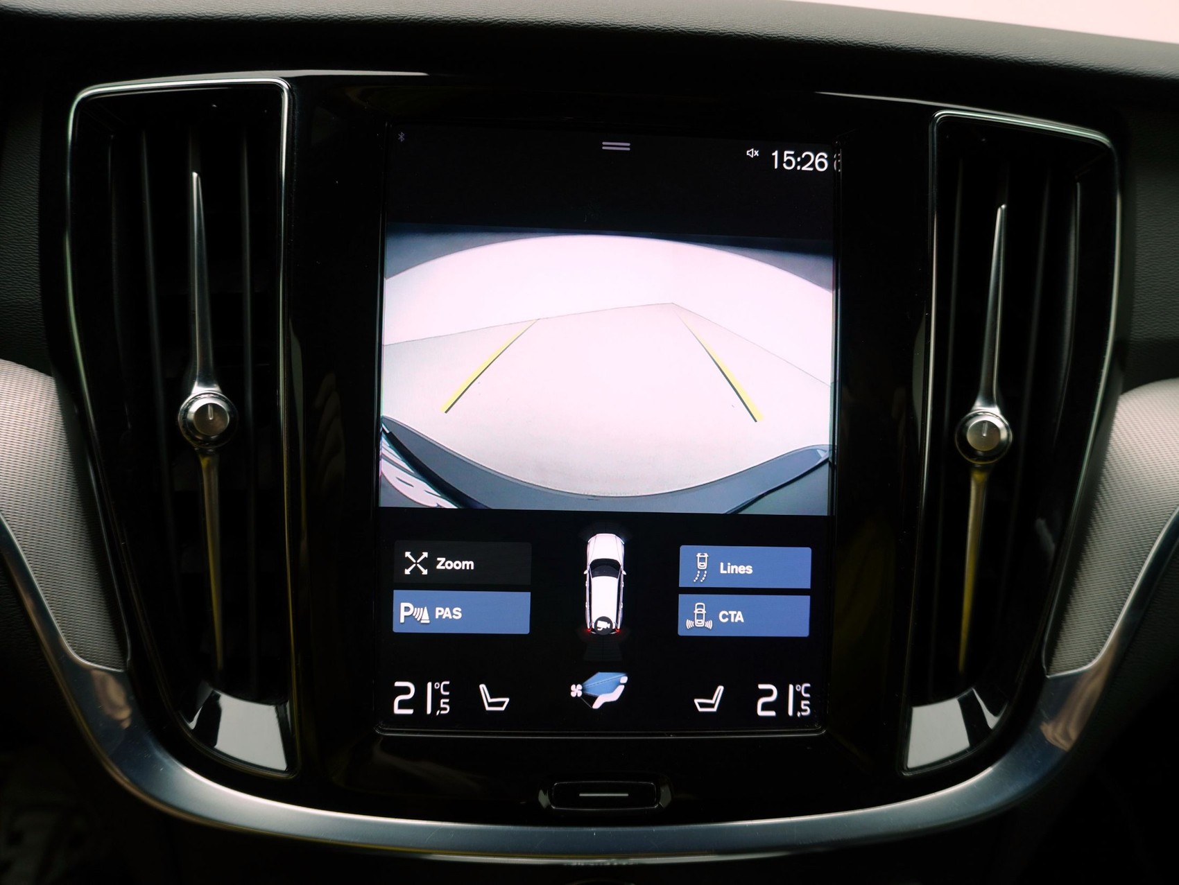 VOLVO V60 2.0 D4 R-Design AWD-image-17