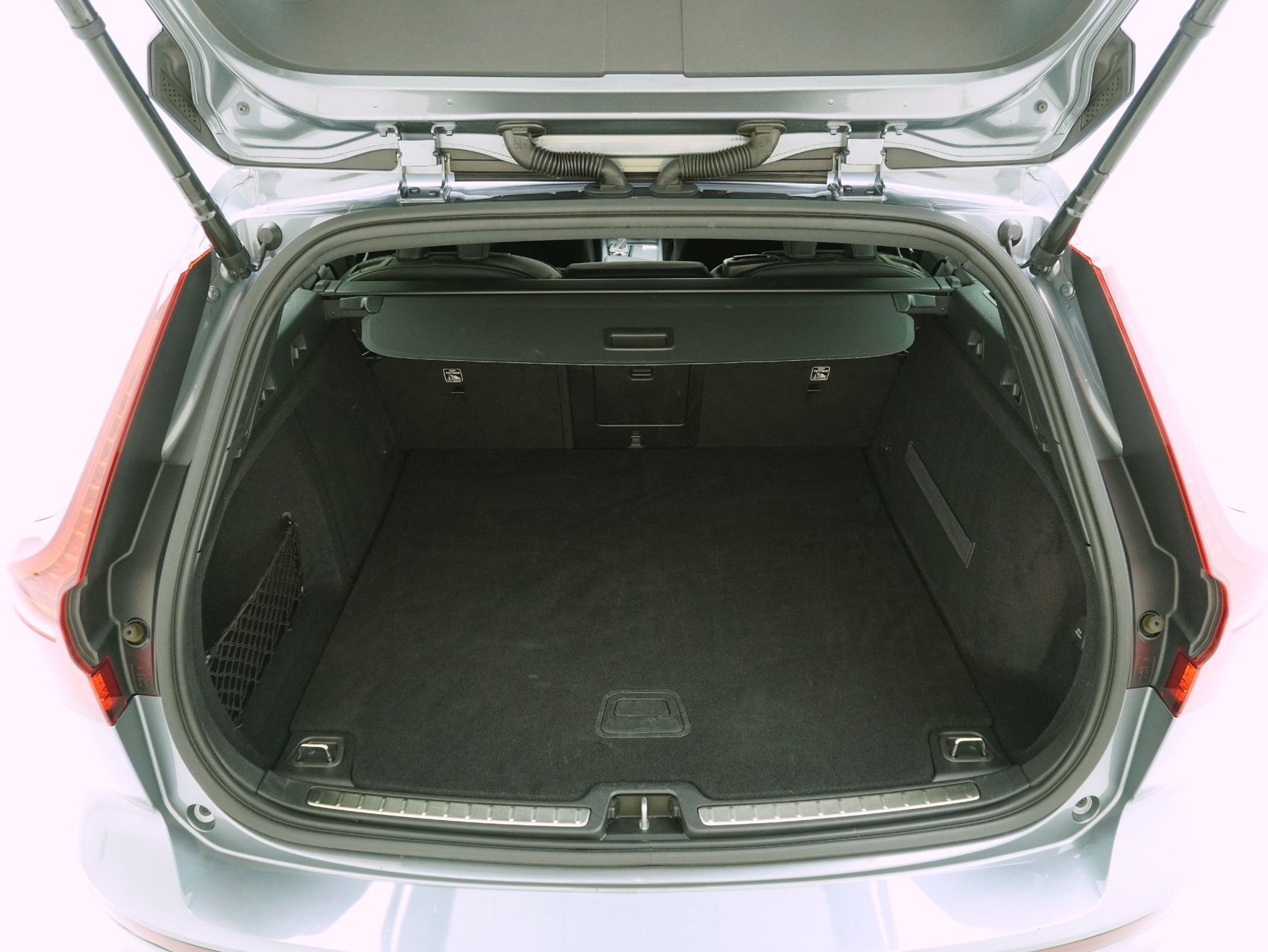 VOLVO V60 2.0 D4 R-Design AWD-image-11
