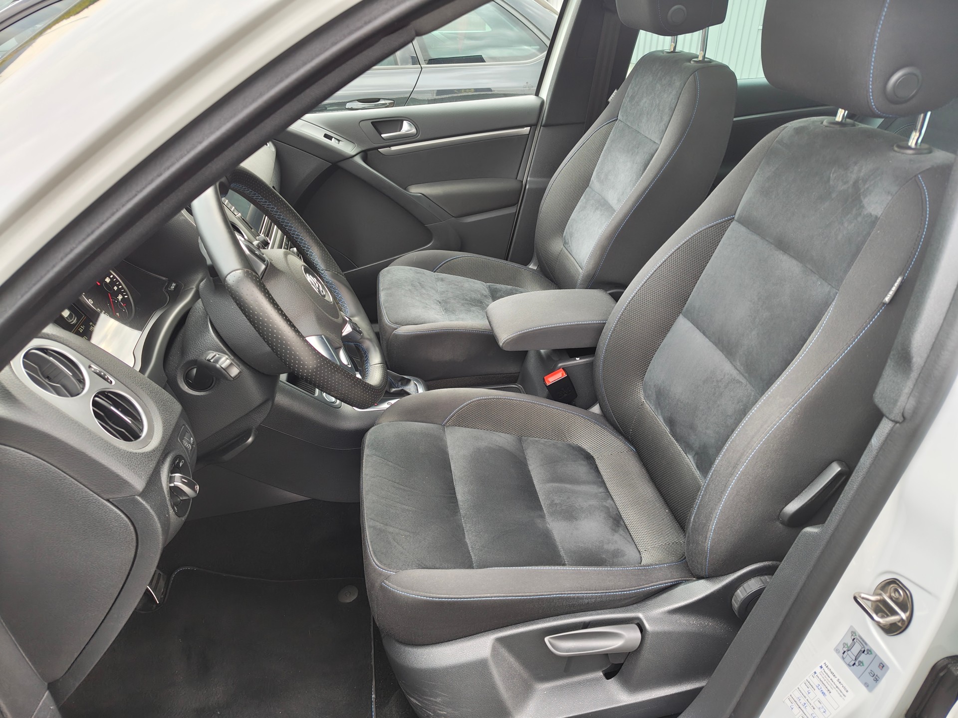 VW Tiguan 2.0 TDI Sport&Style 4Motion DSG-image-5