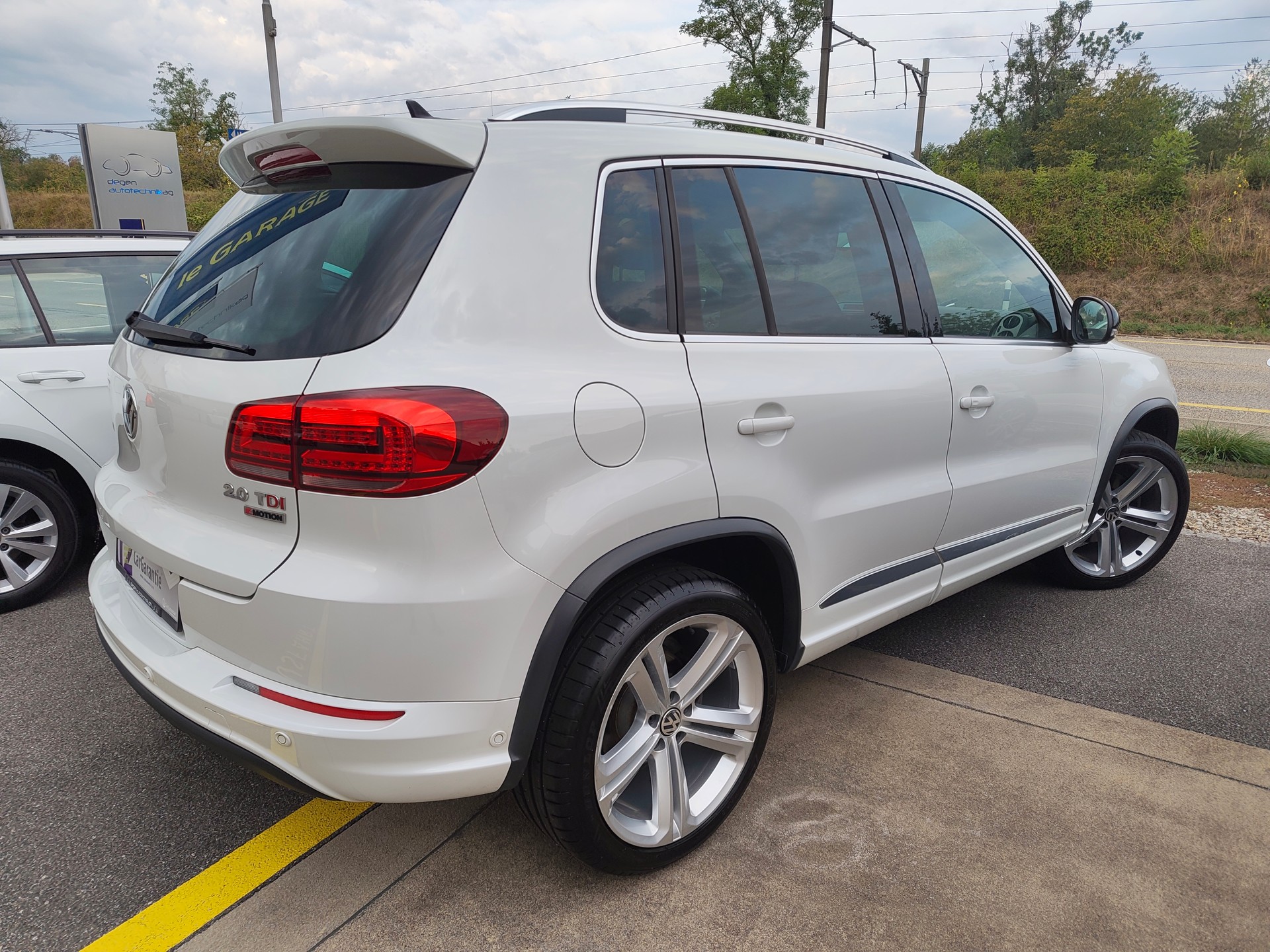 VW Tiguan 2.0 TDI Sport&Style 4Motion DSG-image-2