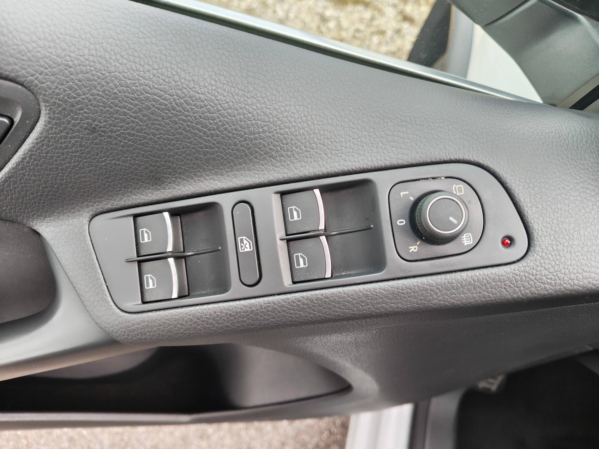 VW Tiguan 2.0 TDI Sport&Style 4Motion DSG-image-4