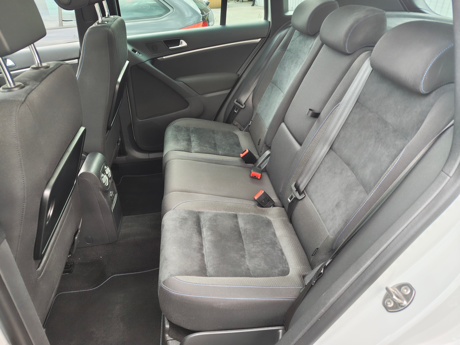 VW Tiguan 2.0 TDI Sport&Style 4Motion DSG-image-9