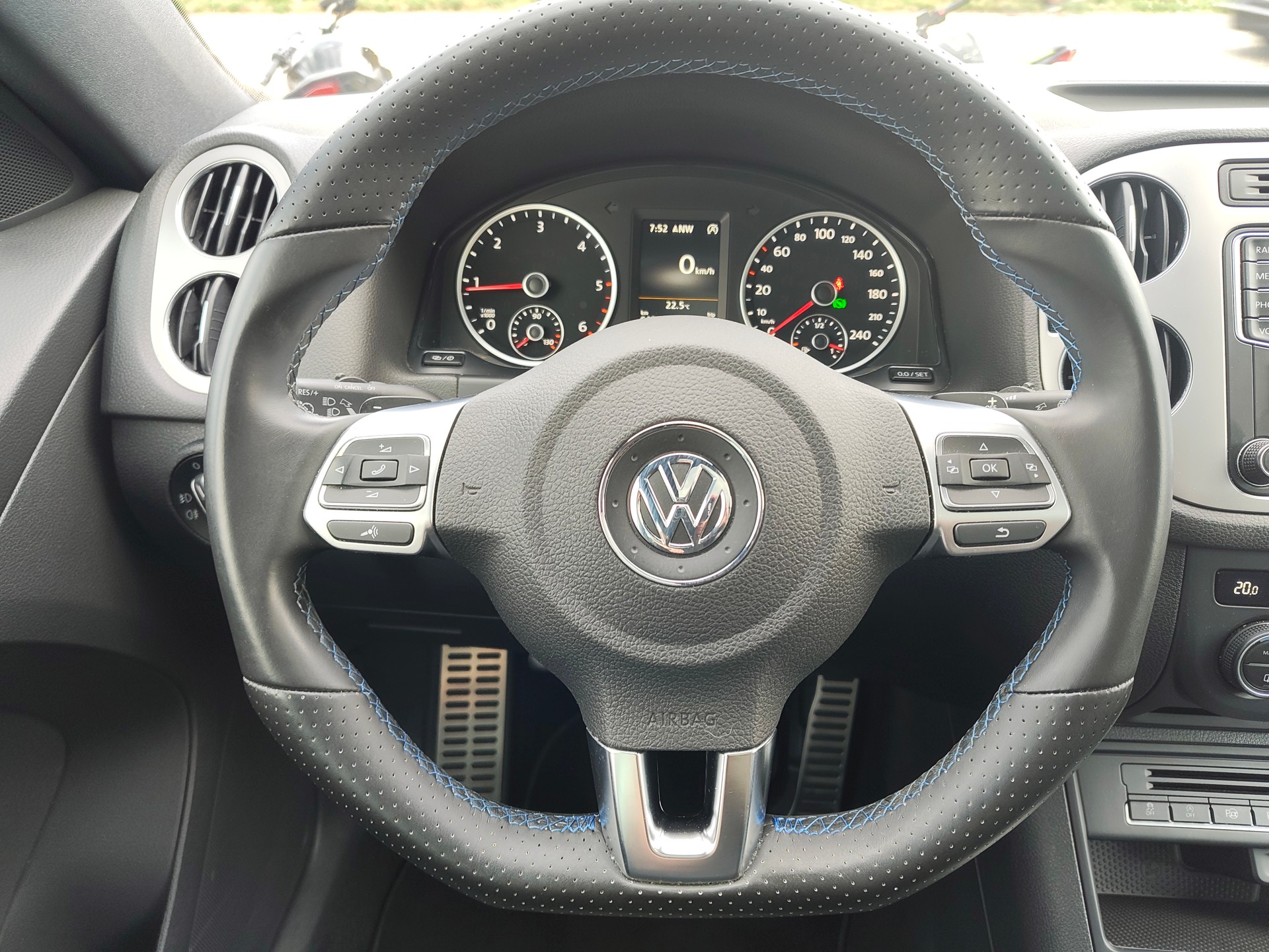 VW Tiguan 2.0 TDI Sport&Style 4Motion DSG-image-6