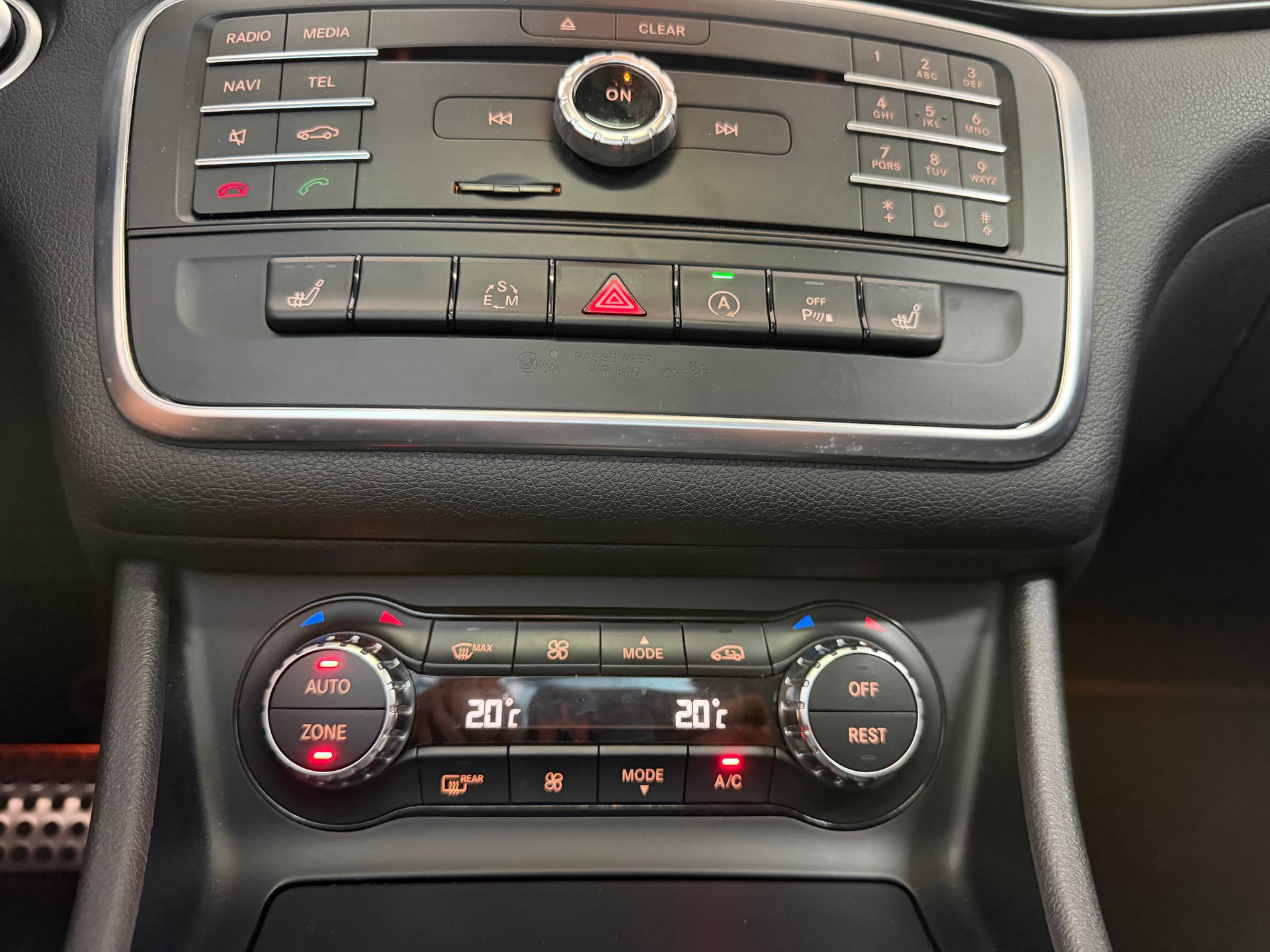 MERCEDES-BENZ CLA 250 Sport 7G-DCT AMG Line * 1.Hand * Keyless go/in * Schiebedach * RFK *-image-12