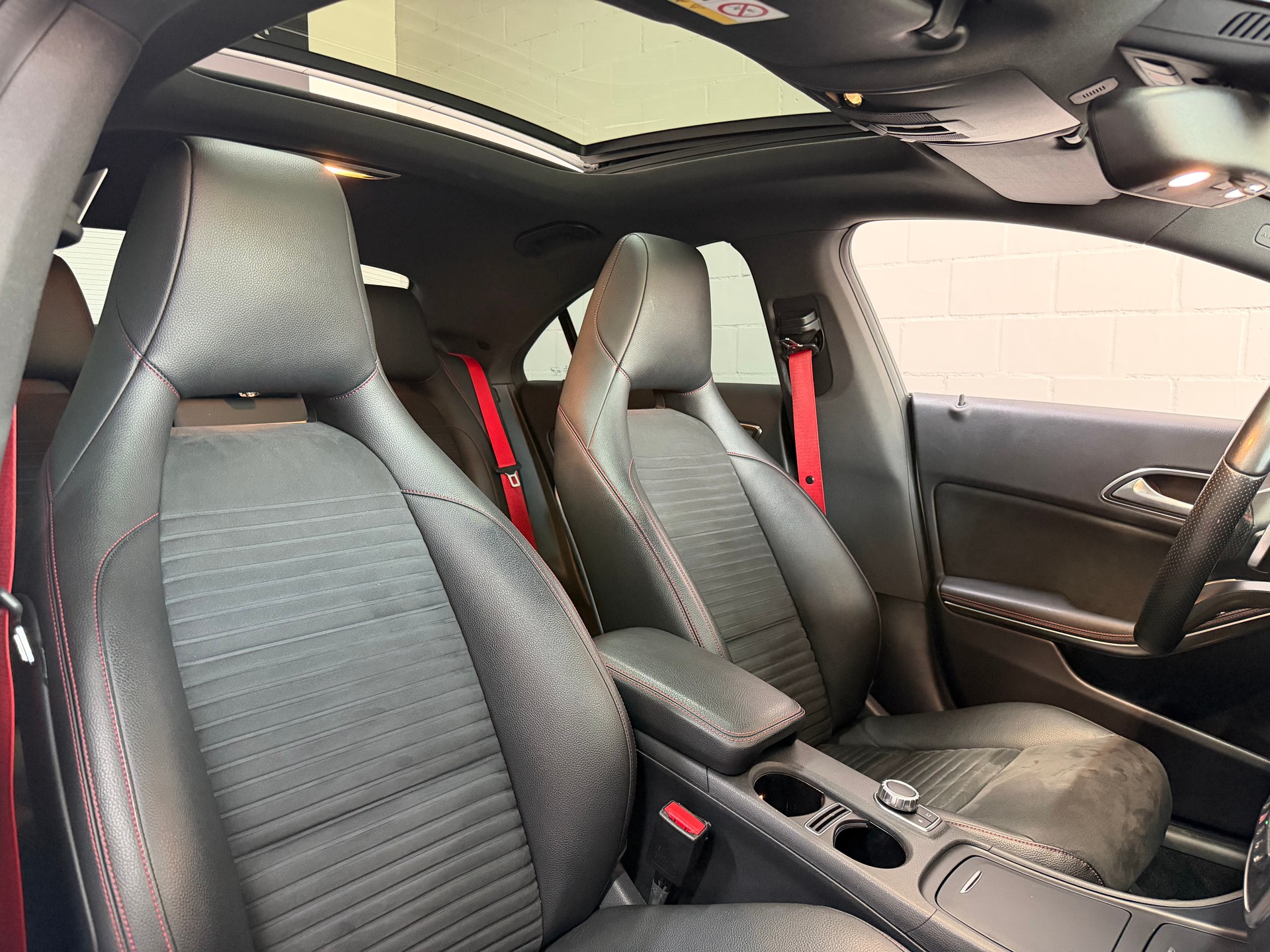 MERCEDES-BENZ CLA 250 Sport 7G-DCT AMG Line * 1.Hand * Keyless go/in * Schiebedach * RFK *-image-6