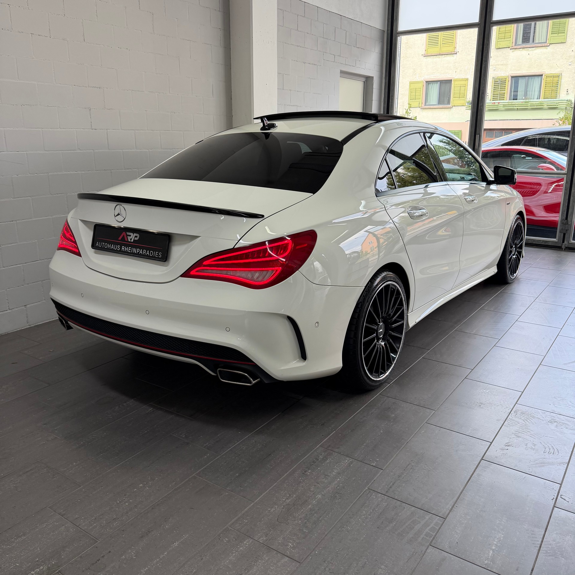 MERCEDES-BENZ CLA 250 Sport 7G-DCT AMG Line * 1.Hand * Keyless go/in * Schiebedach * RFK *-image-3